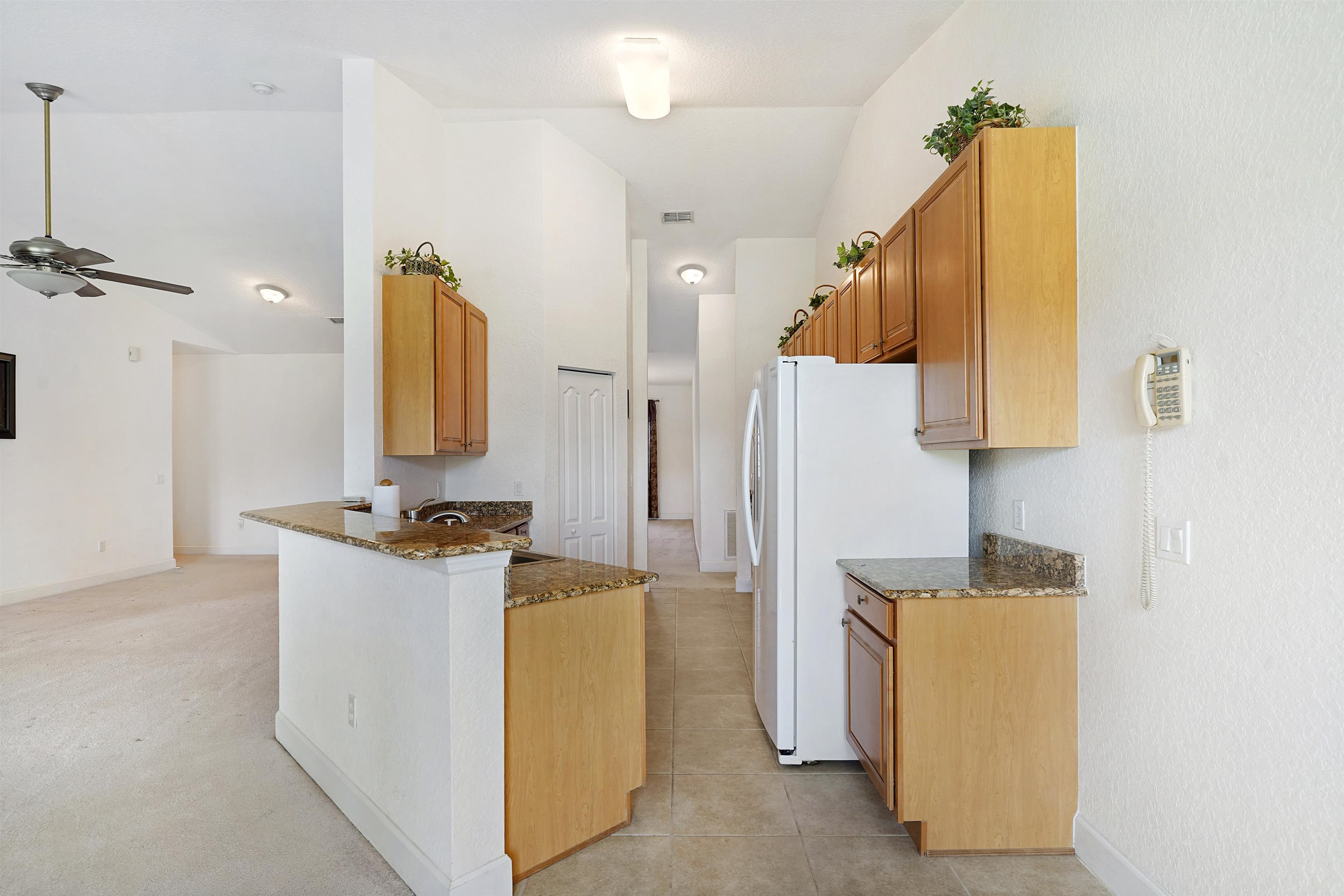 Image 18 of 47 For 632 Shores Blvd