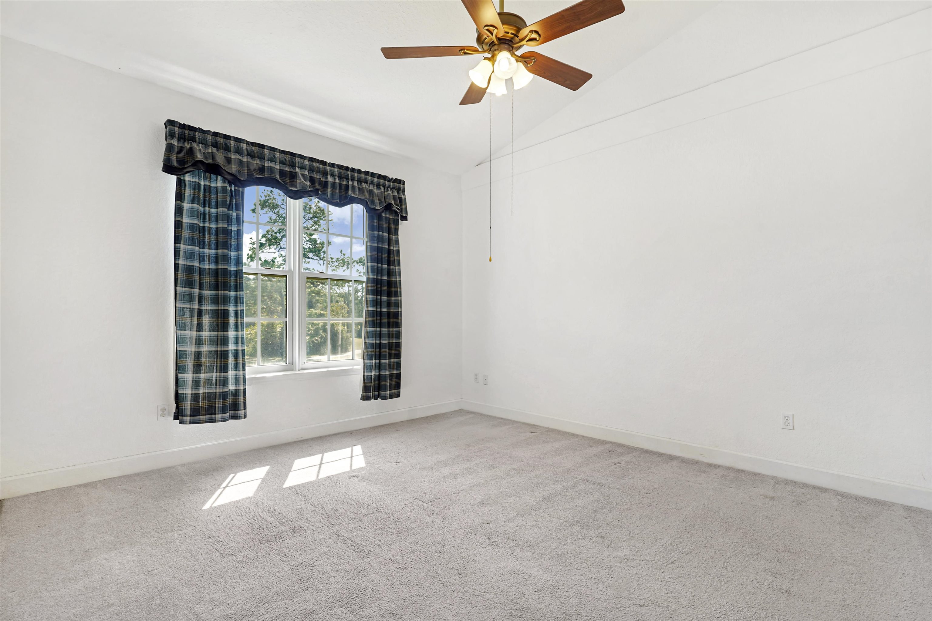 Image 20 of 47 For 632 Shores Blvd