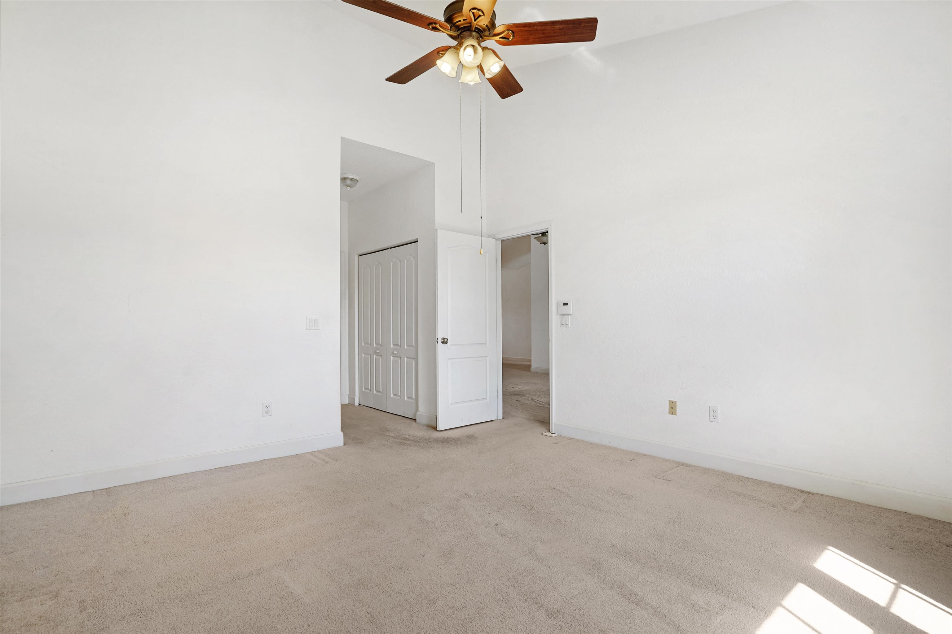 Image 22 of 47 For 632 Shores Blvd