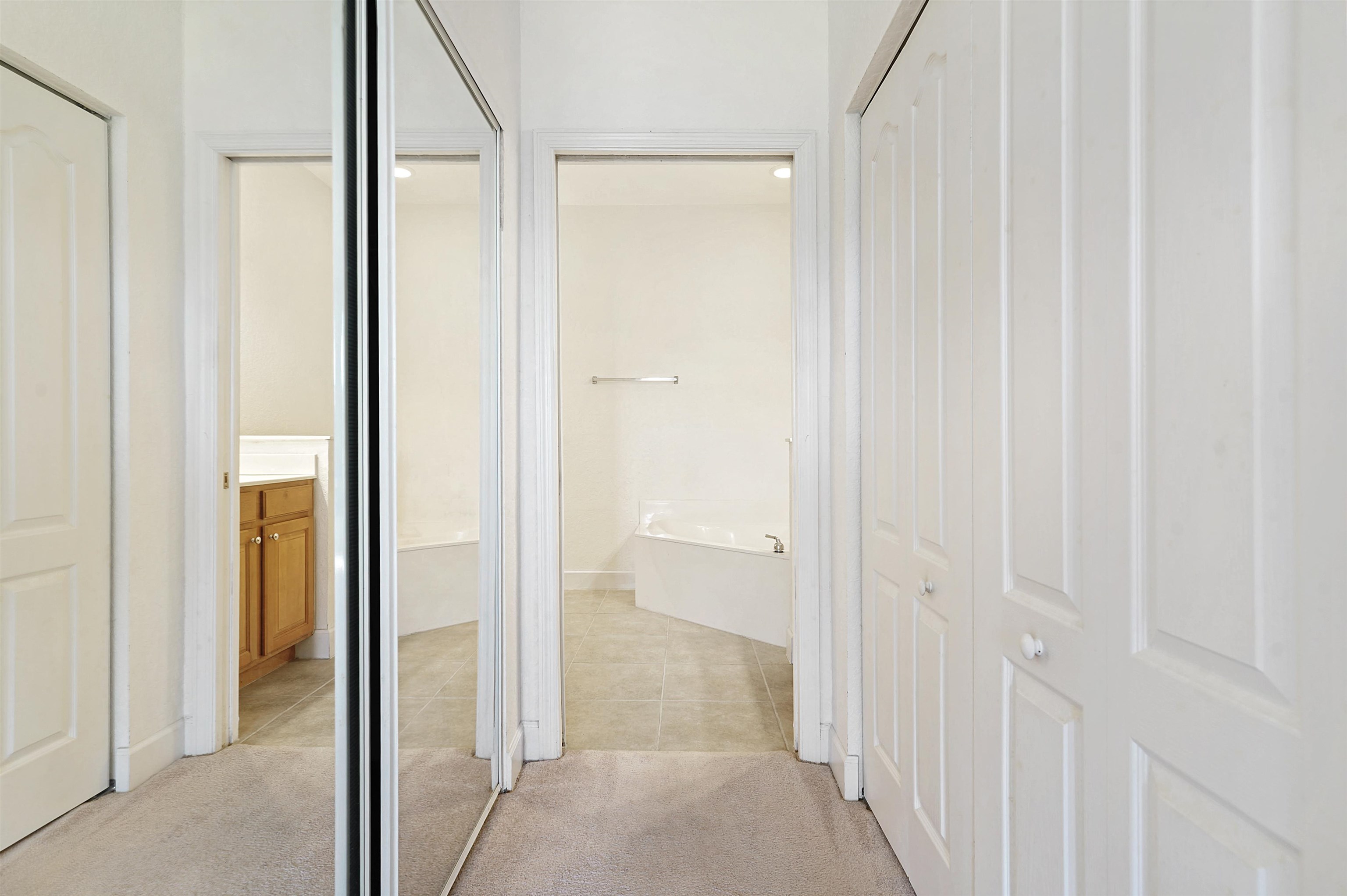 Image 23 of 47 For 632 Shores Blvd