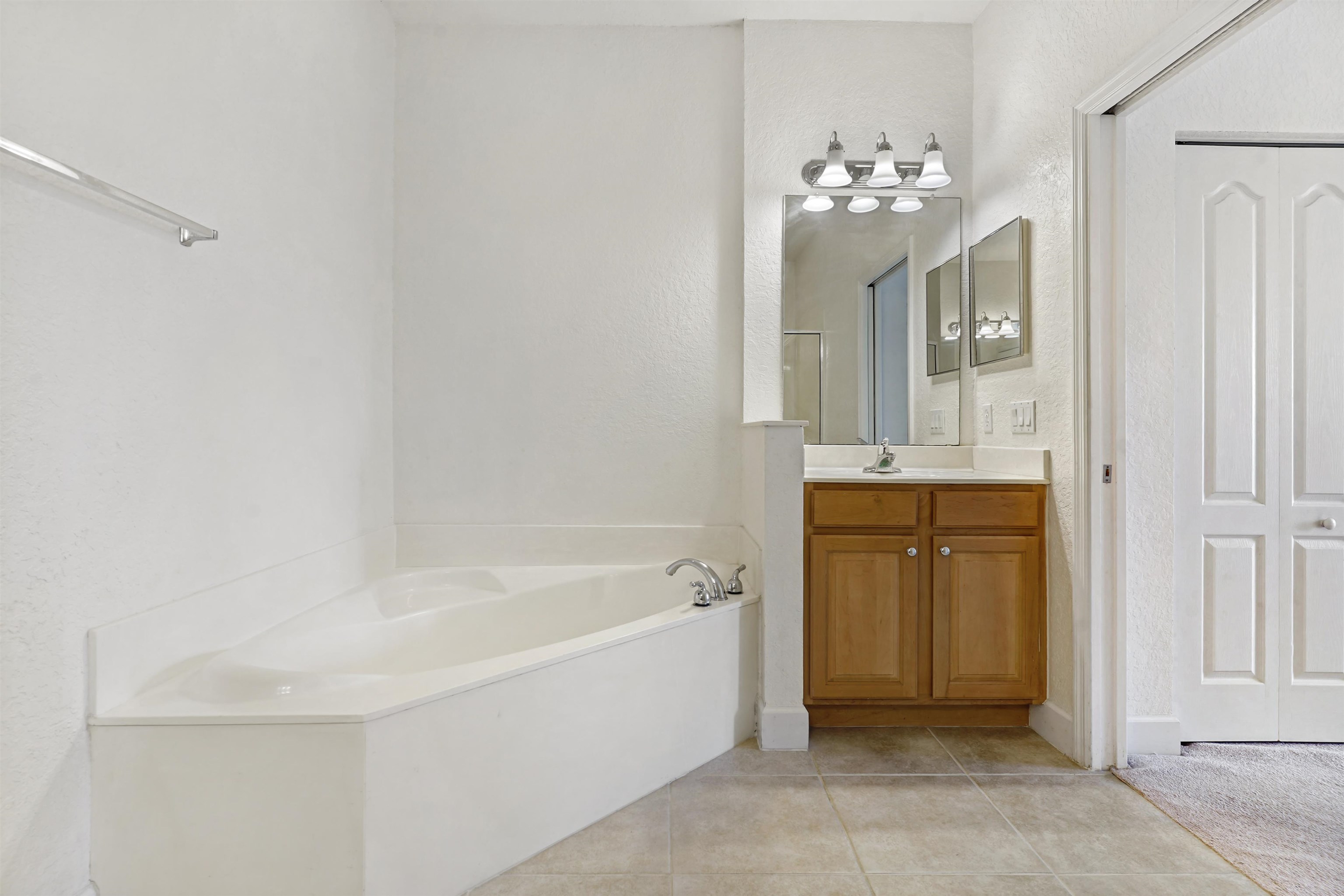 Image 25 of 47 For 632 Shores Blvd