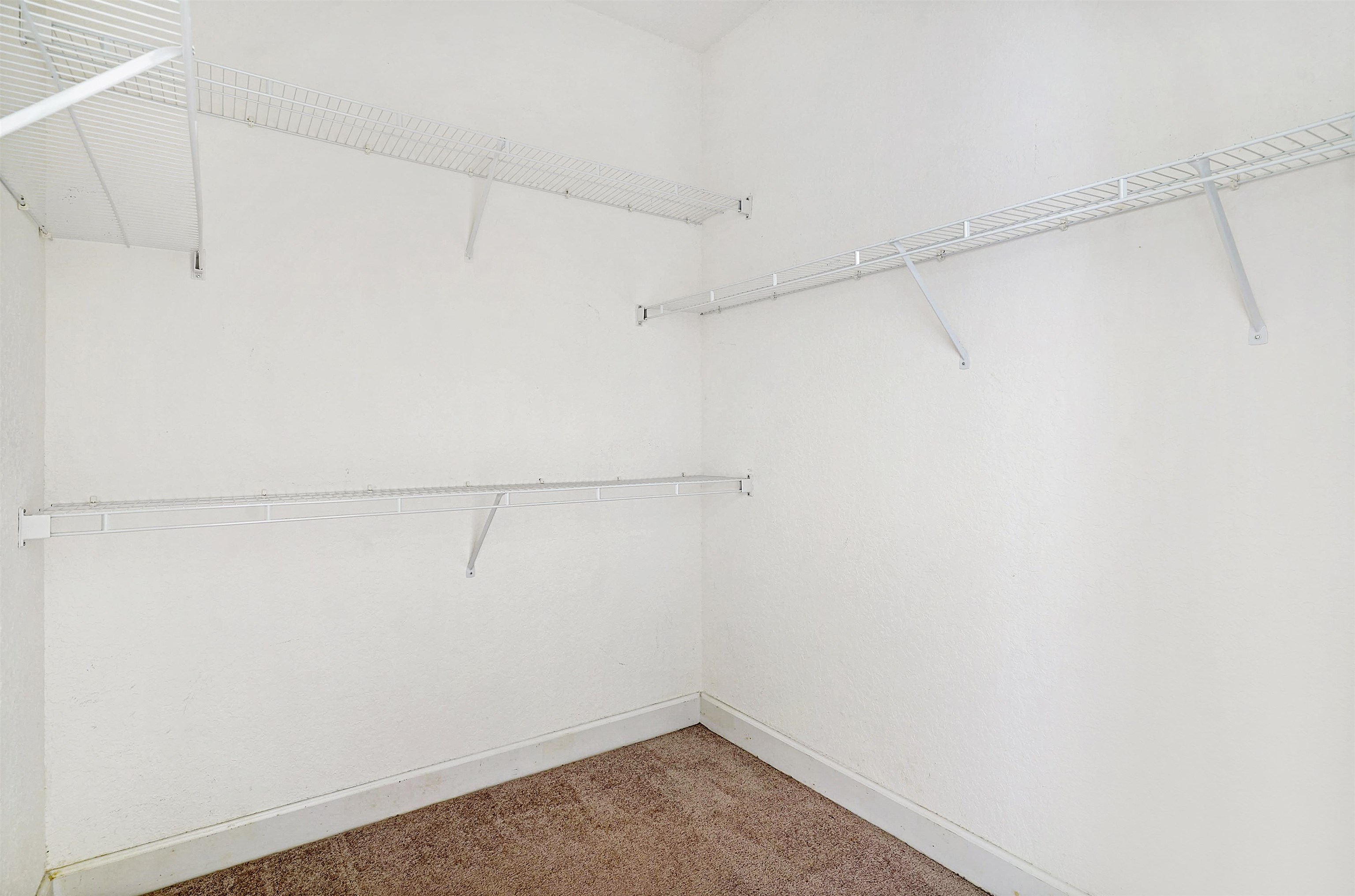 Image 26 of 47 For 632 Shores Blvd