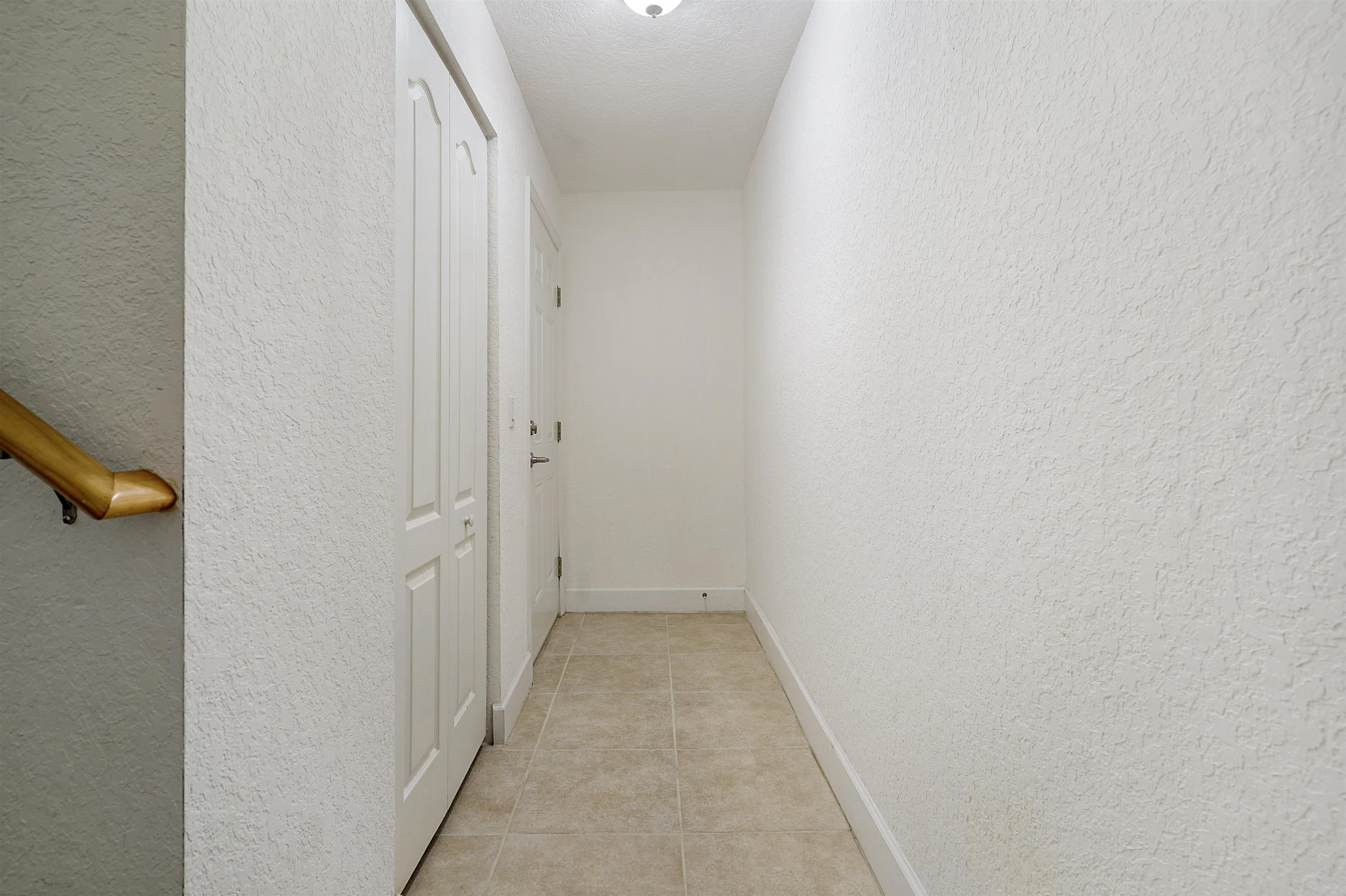 Image 8 of 47 For 632 Shores Blvd