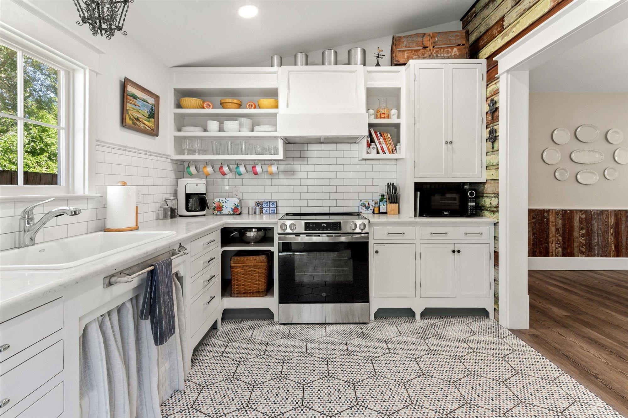 Image 15 of 76 For 16 Locust St