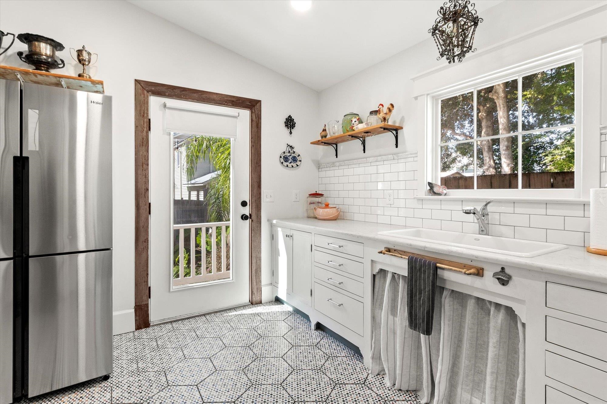 Image 18 of 76 For 16 Locust St