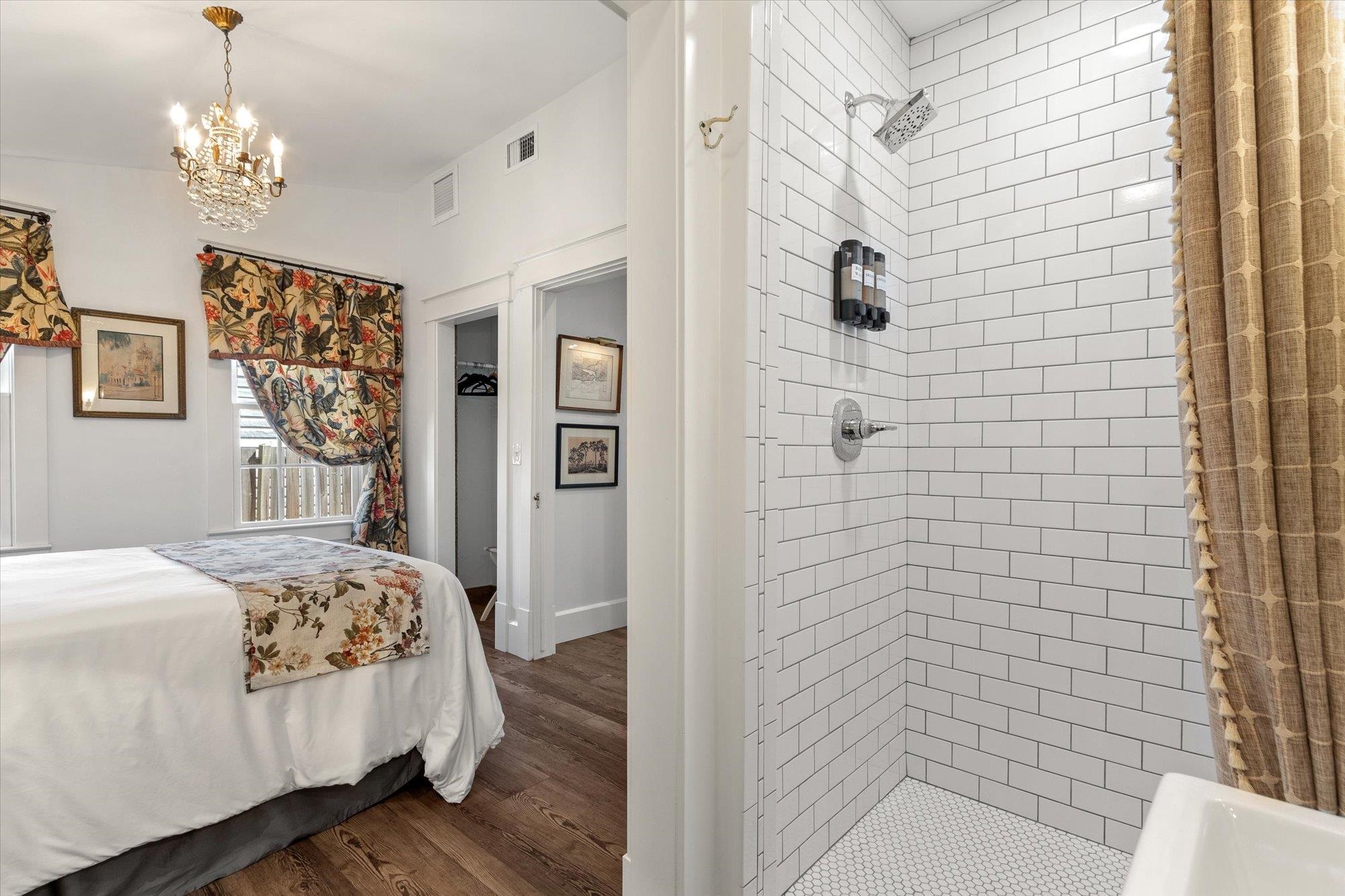 Image 28 of 76 For 16 Locust St