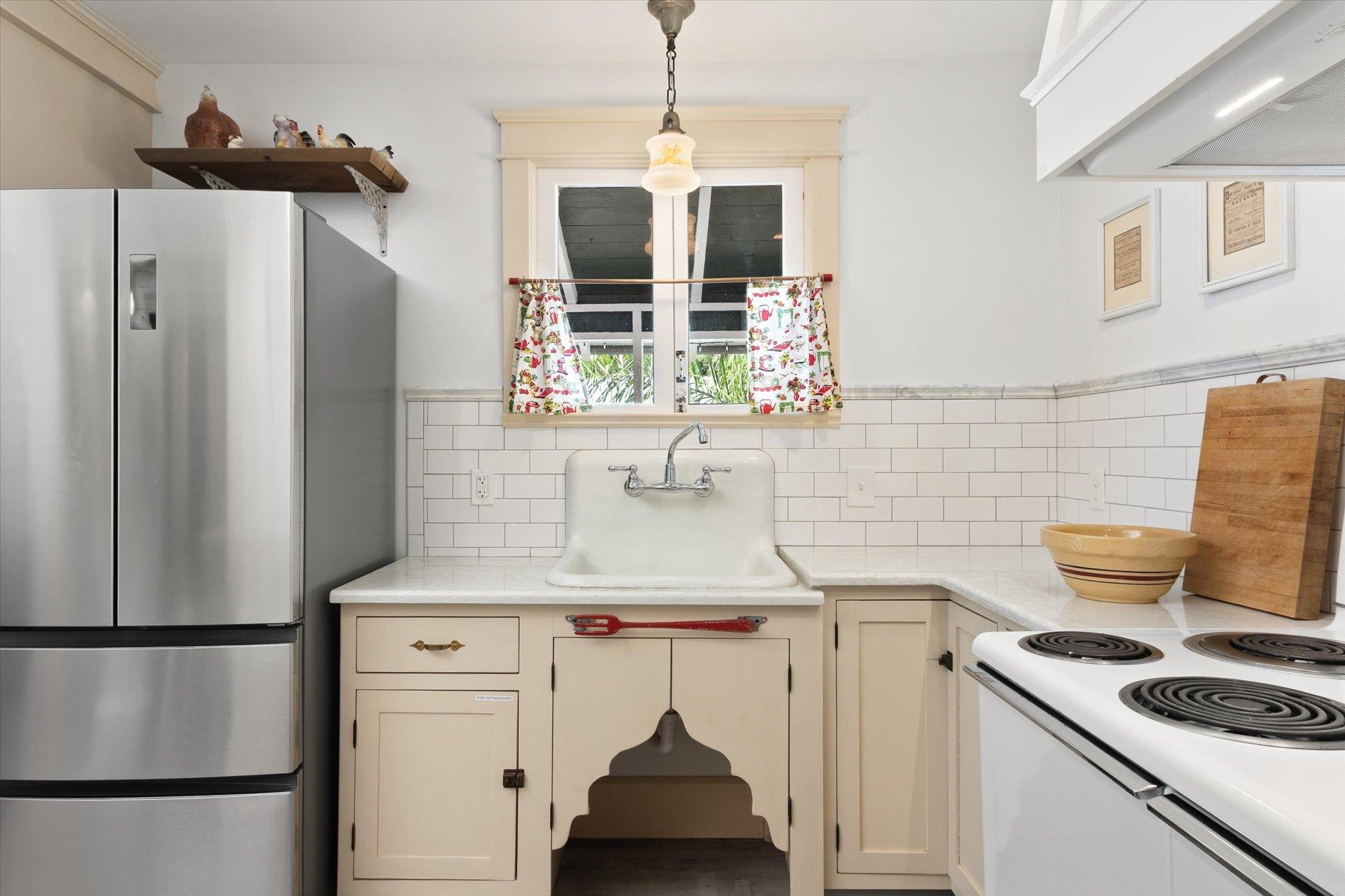 Image 43 of 76 For 16 Locust St