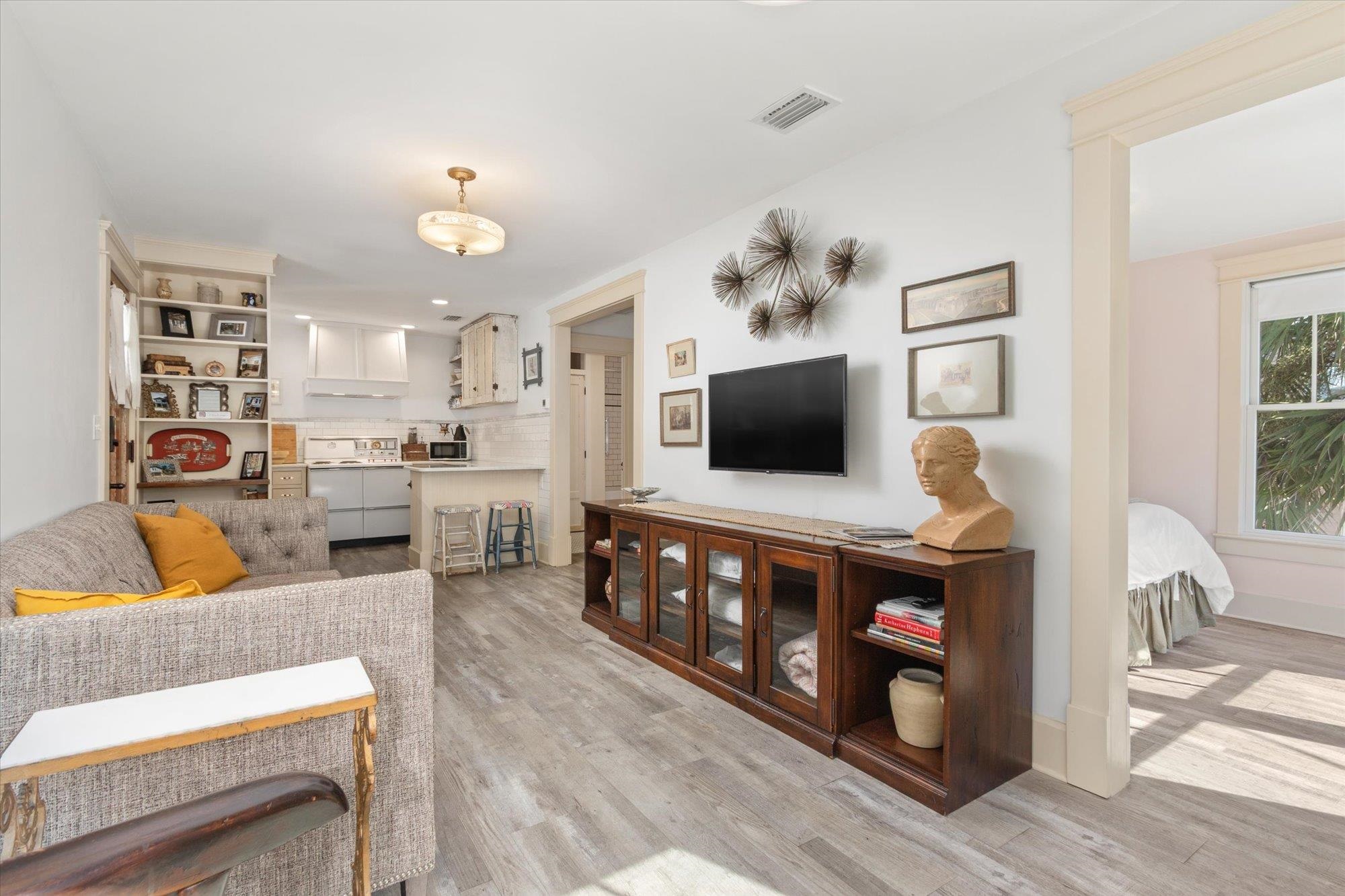 Image 44 of 76 For 16 Locust St