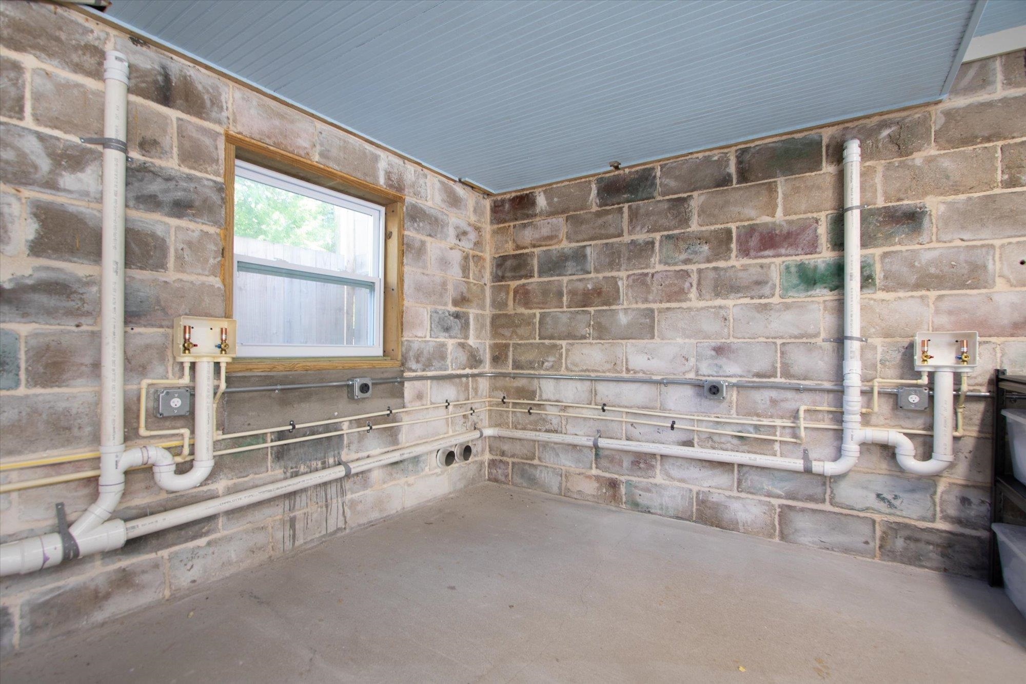 Image 58 of 76 For 16 Locust St