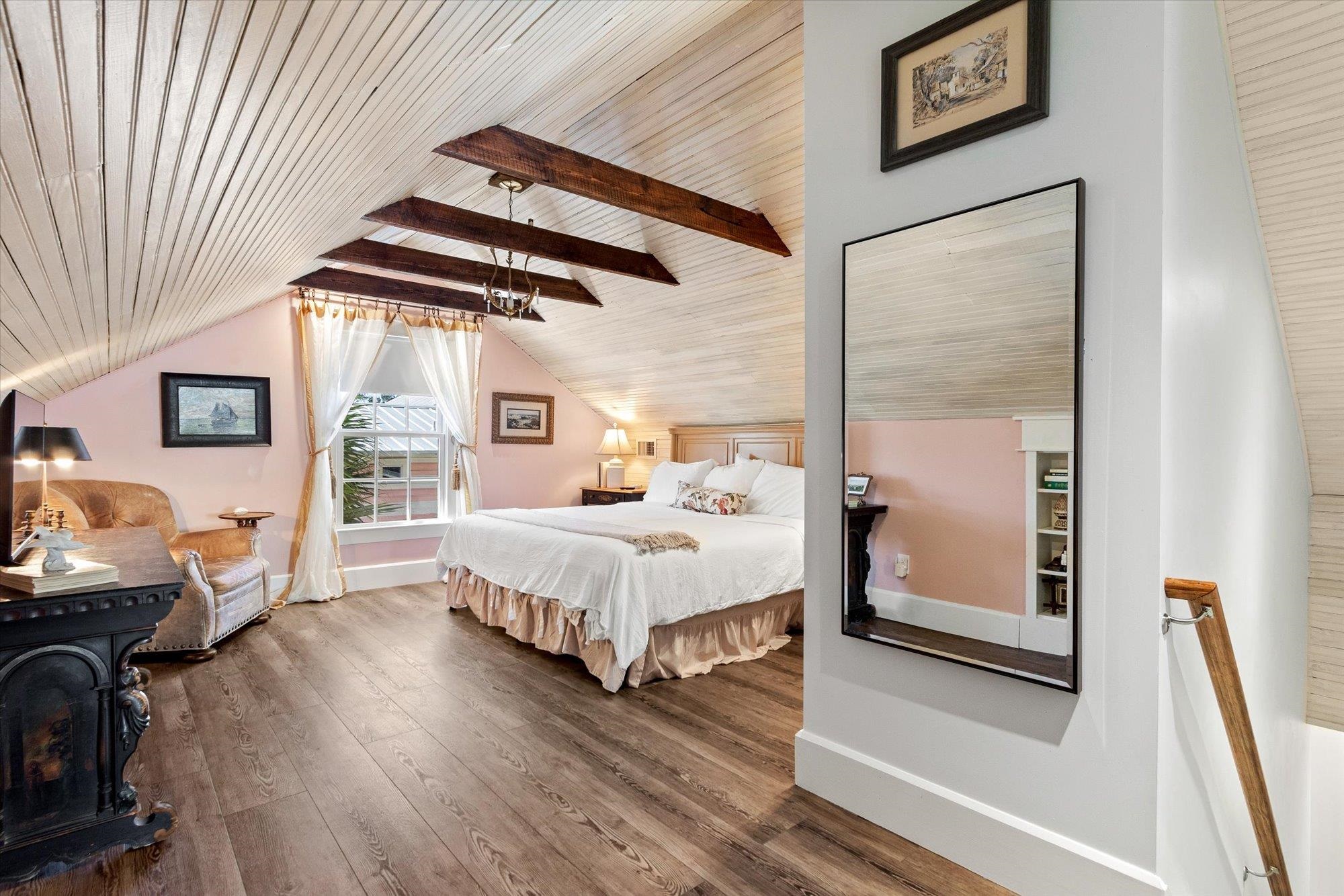 Image 8 of 76 For 16 Locust St