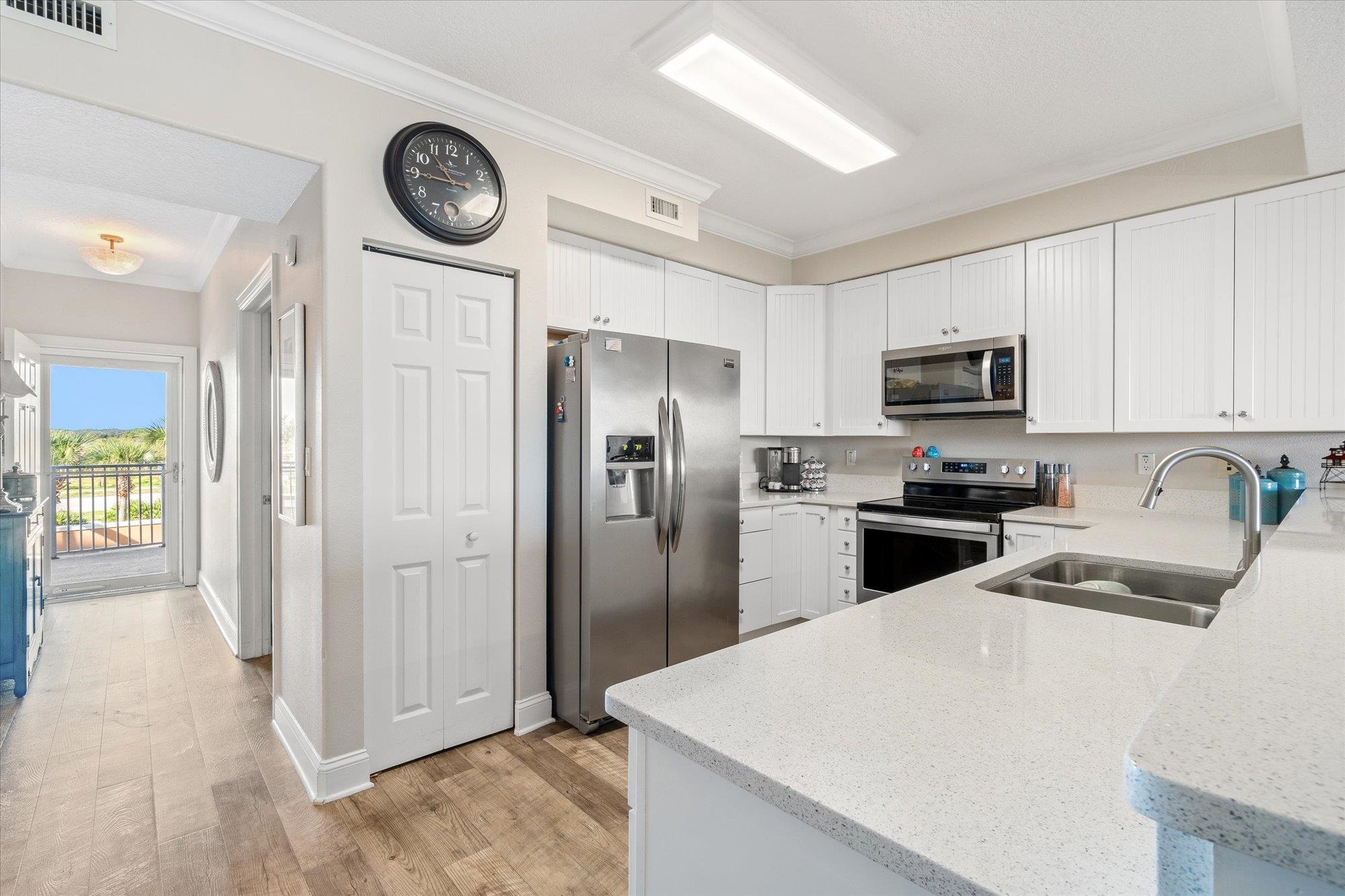 Image 4 of 56 For 60 Surfview Dr  214