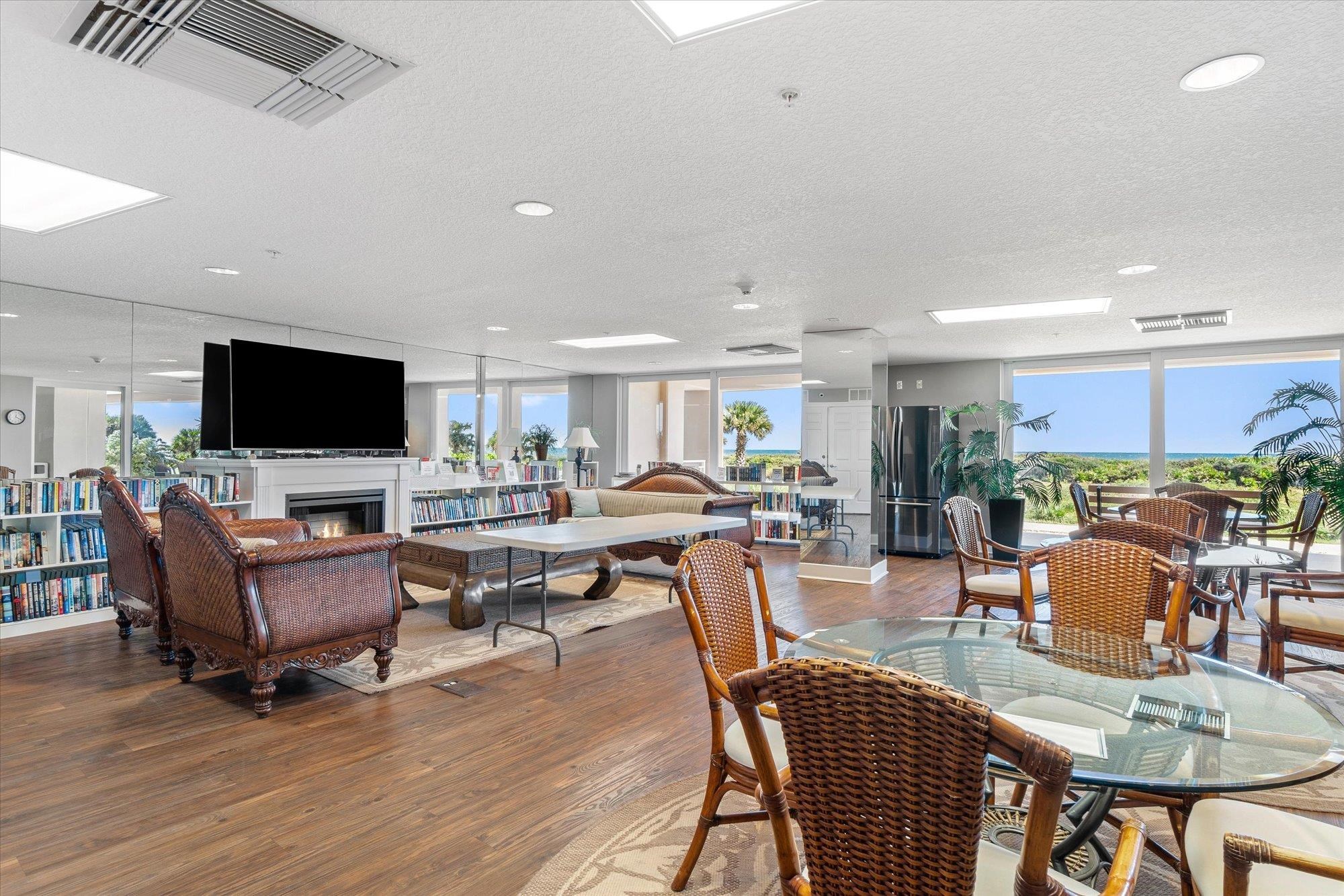 Image 40 of 56 For 60 Surfview Dr  214