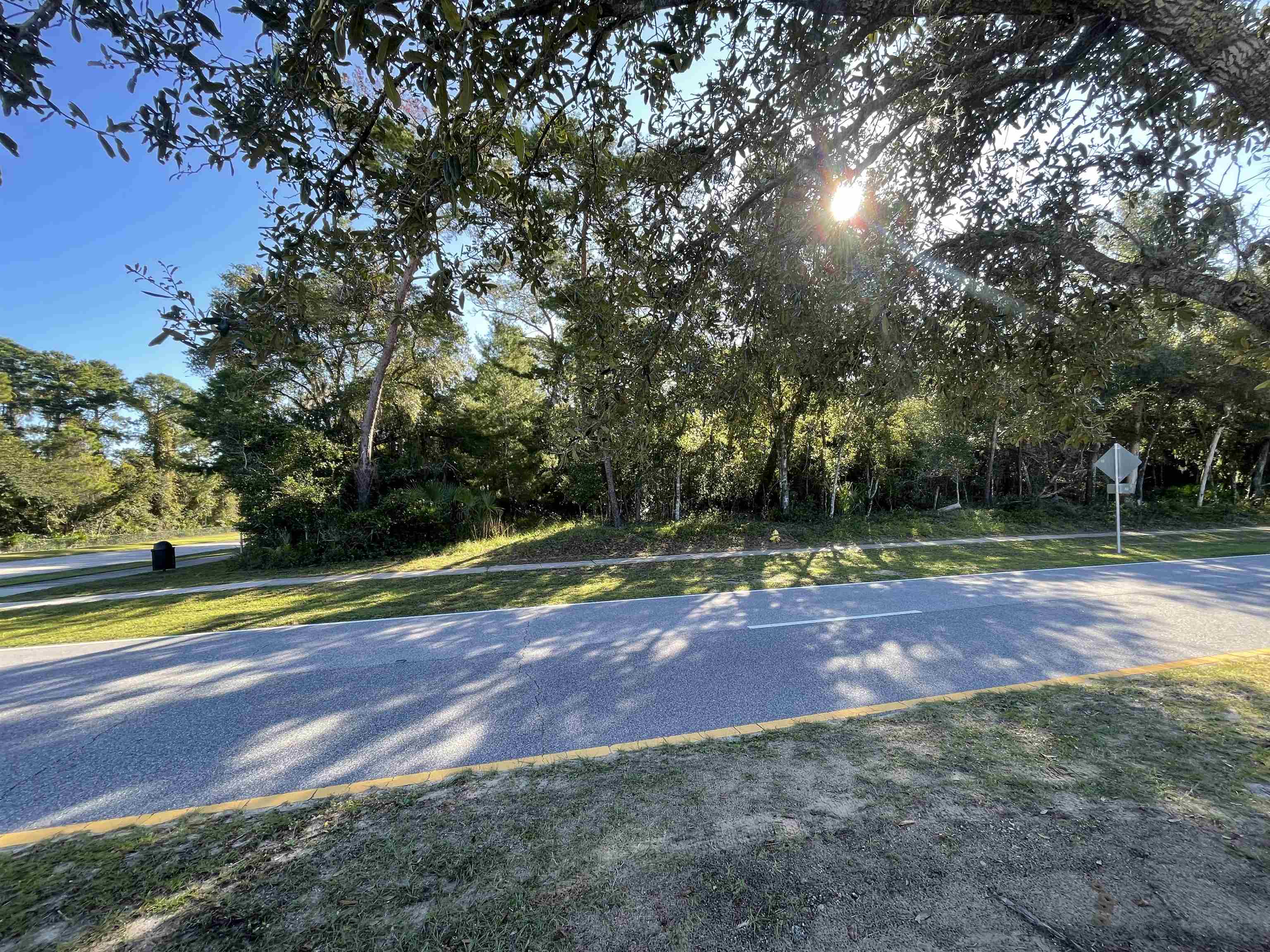 Image 26 of 33 For Shores Blvd