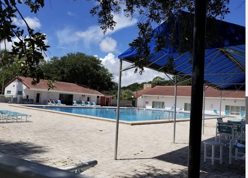 Image 32 of 33 For Shores Blvd