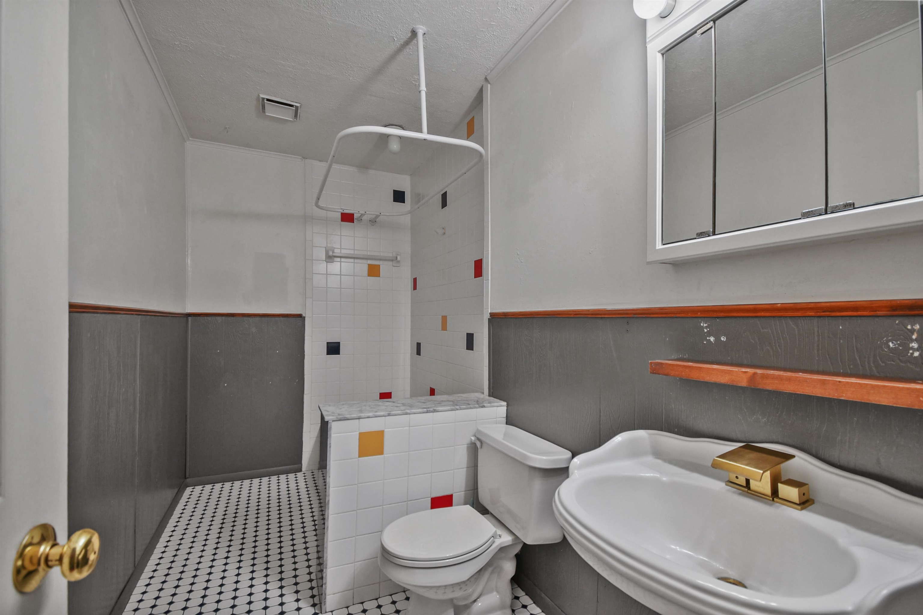 Image 16 of 39 For 200 Theodore St