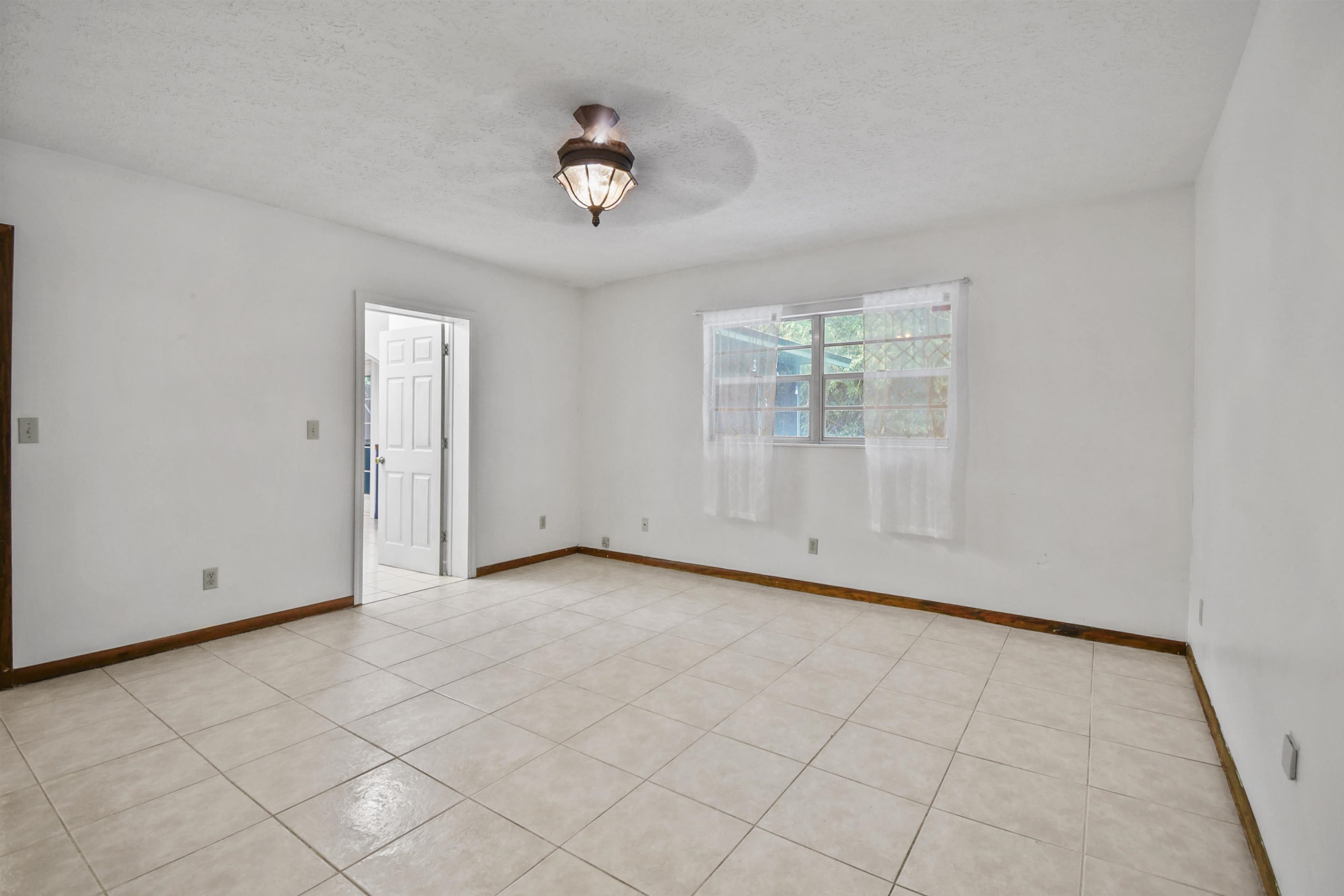 Image 17 of 39 For 200 Theodore St