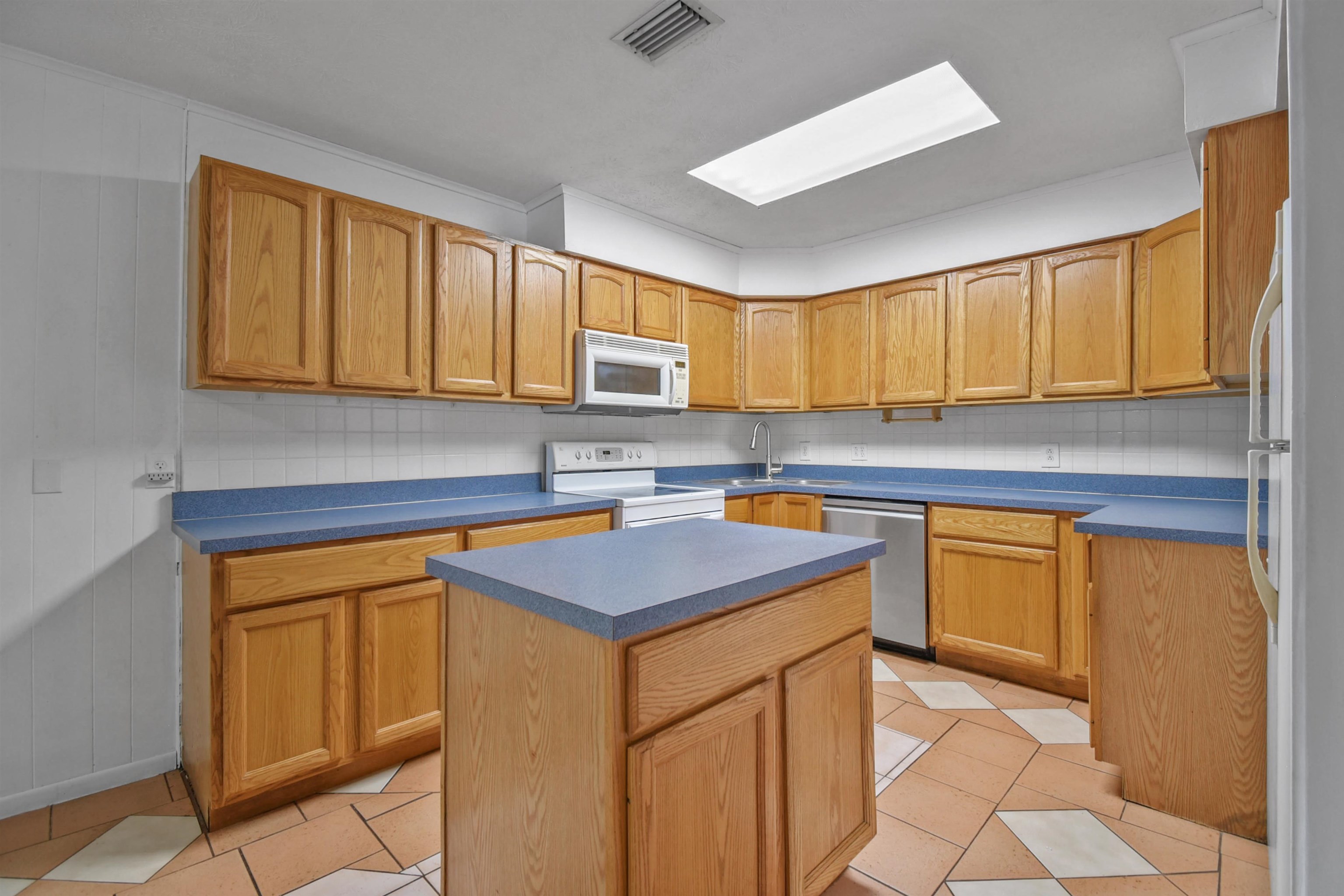 Image 4 of 39 For 200 Theodore St