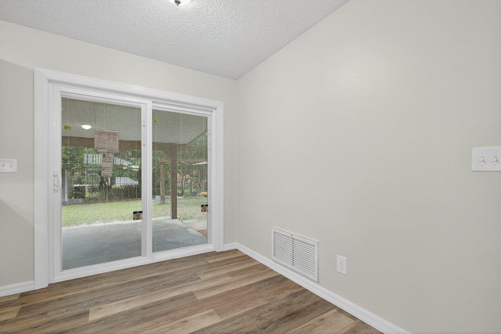 Image 11 of 45 For 4510 Madison St W