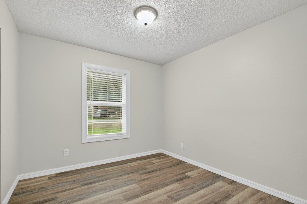 Image 17 of 45 For 4510 Madison St W