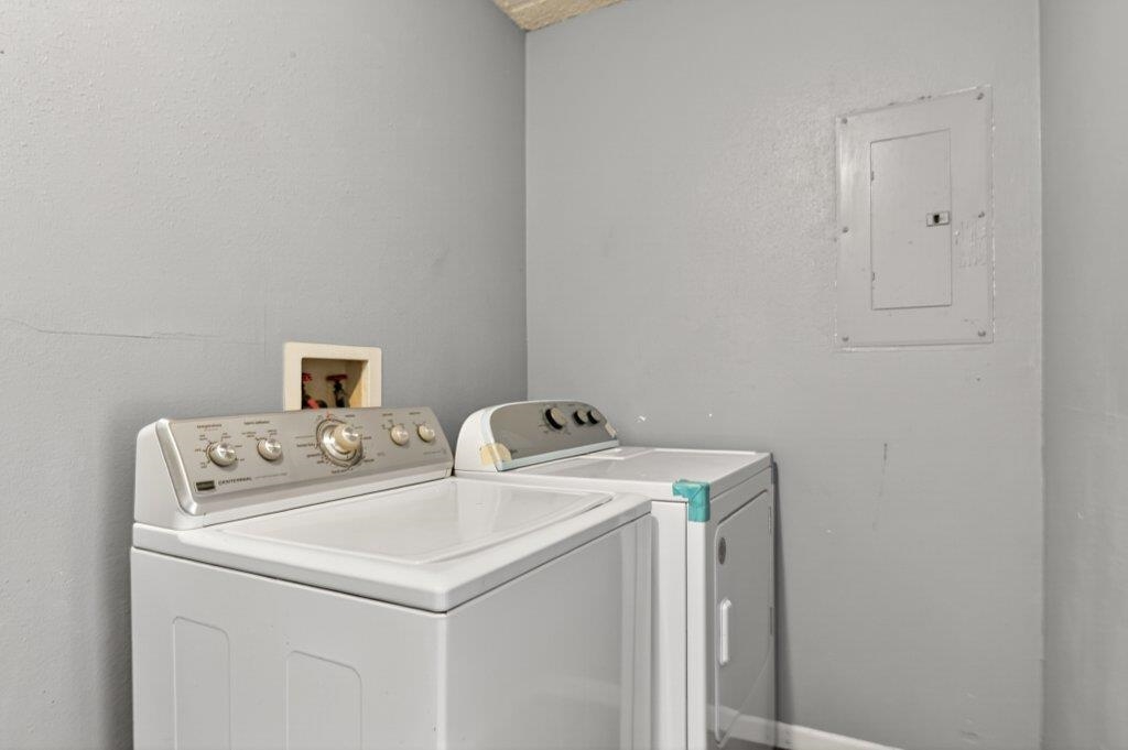 Image 24 of 45 For 4510 Madison St W