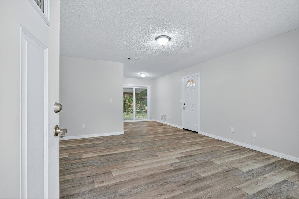 Image 5 of 45 For 4510 Madison St W