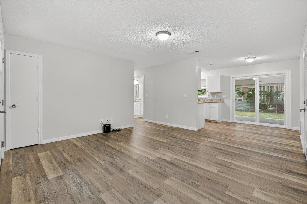 Image 6 of 45 For 4510 Madison St W