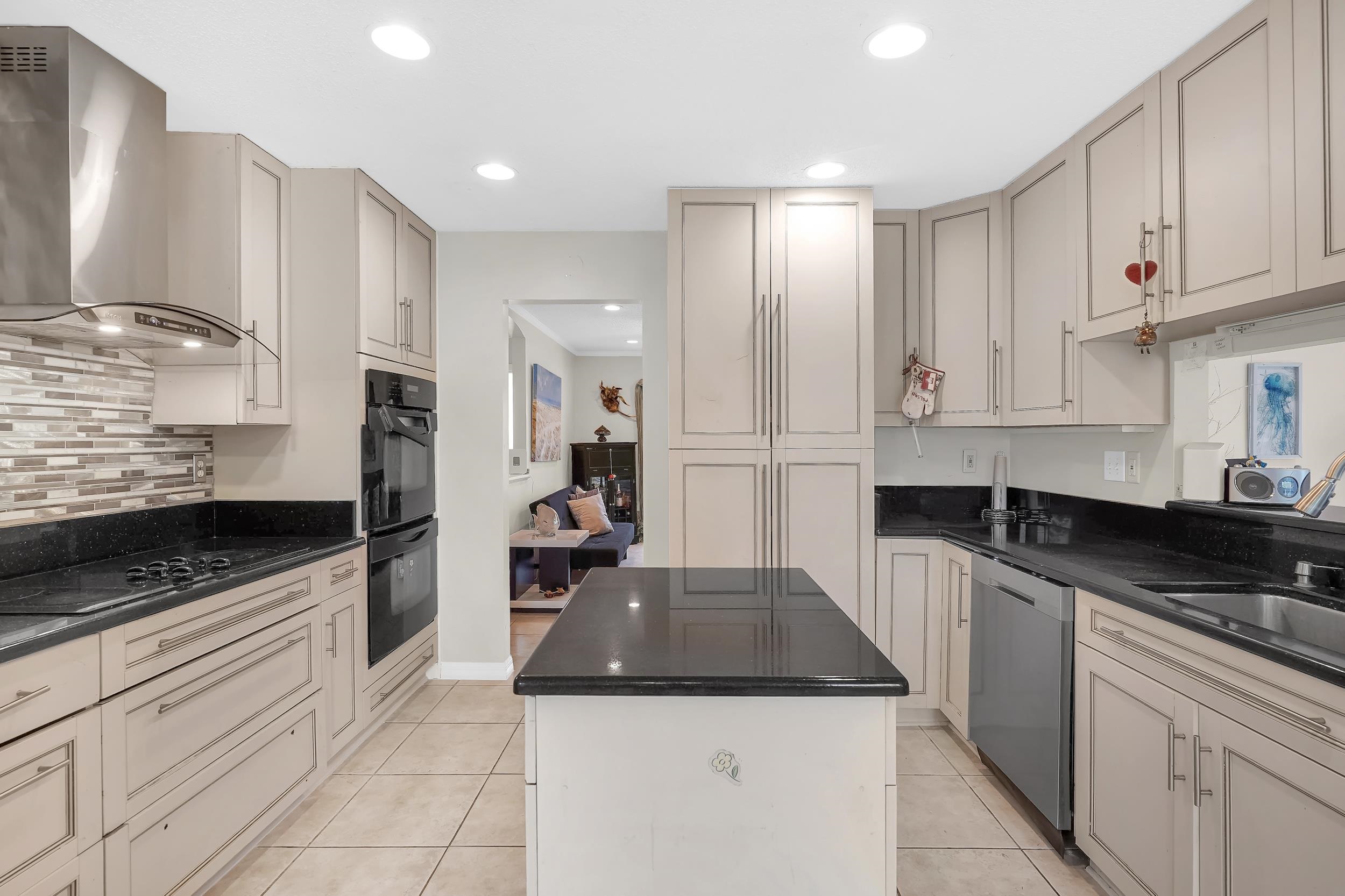 Image 14 of 46 For 38 Sandpiper Dr