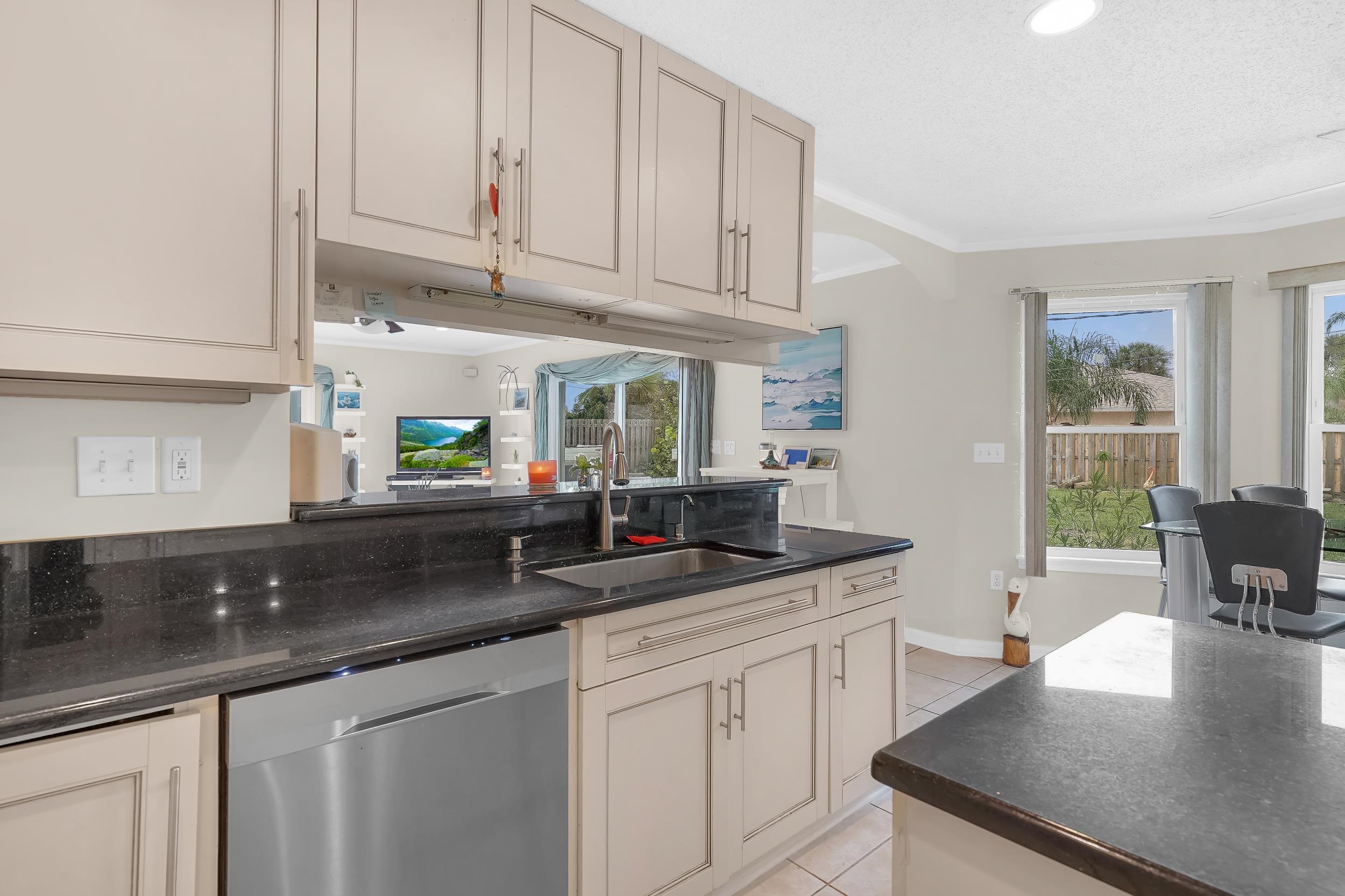 Image 16 of 46 For 38 Sandpiper Dr