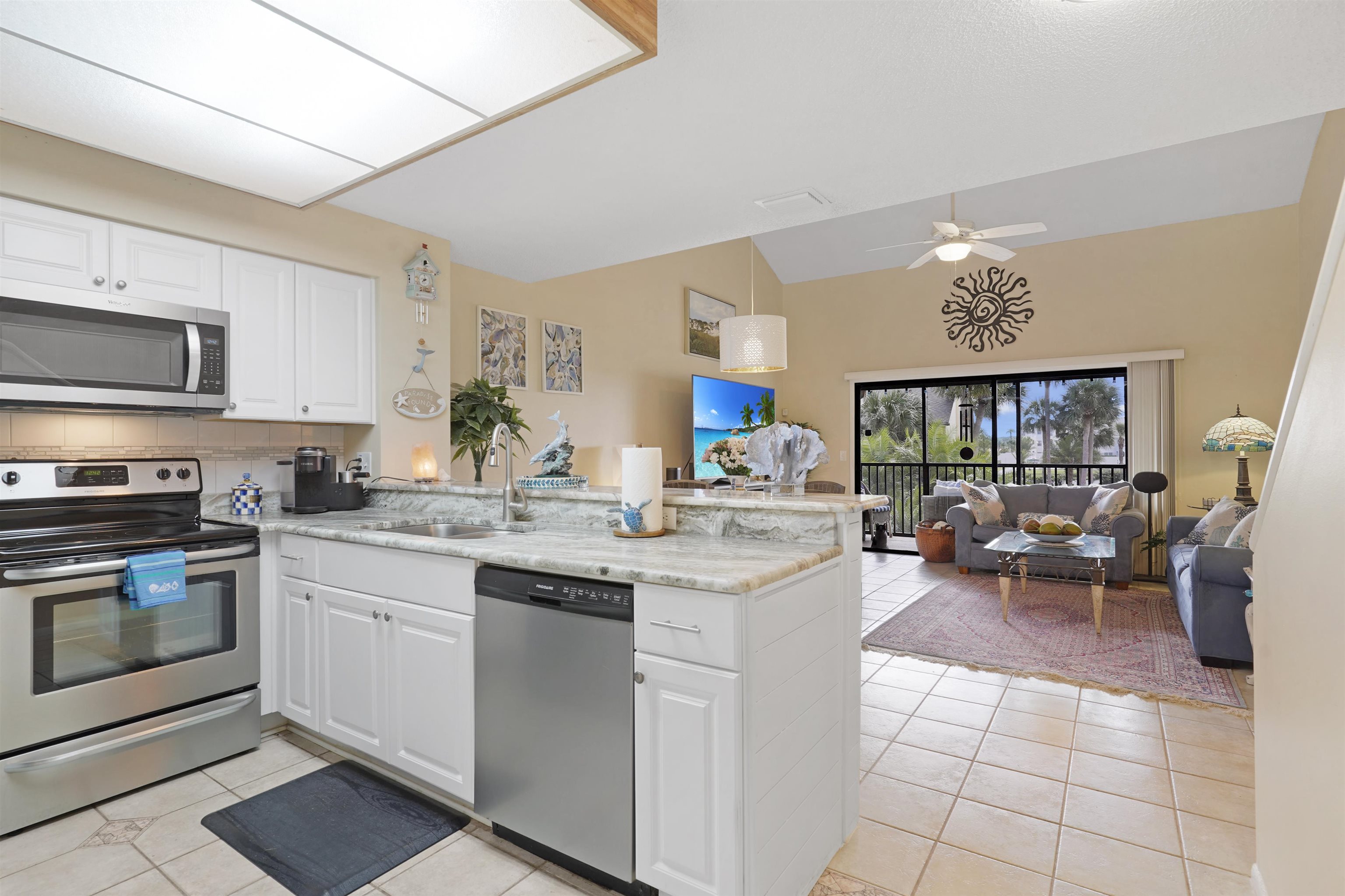 Image 10 of 34 For 57 Village Las Palmas Cir