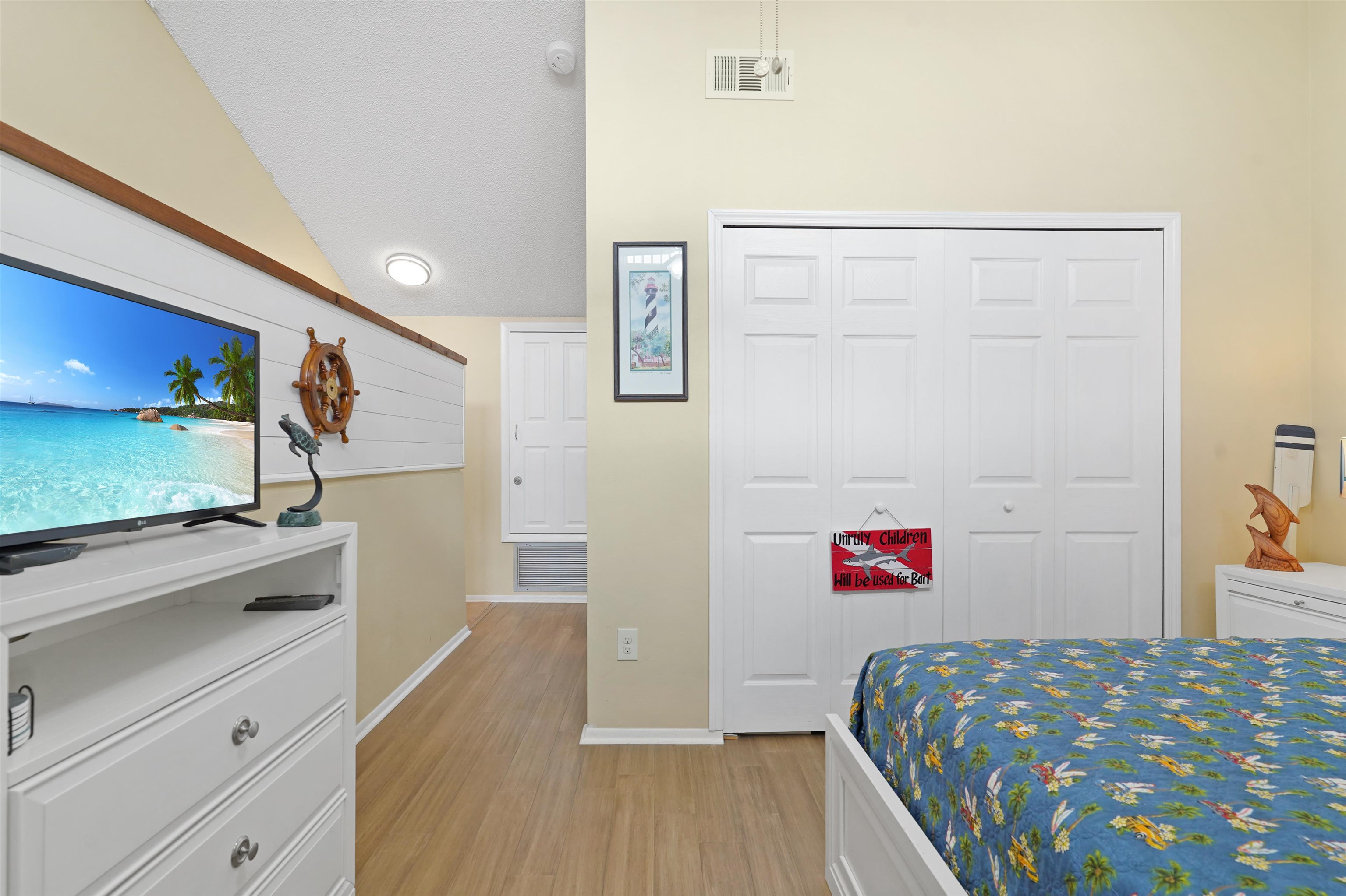 Image 20 of 34 For 57 Village Las Palmas Cir