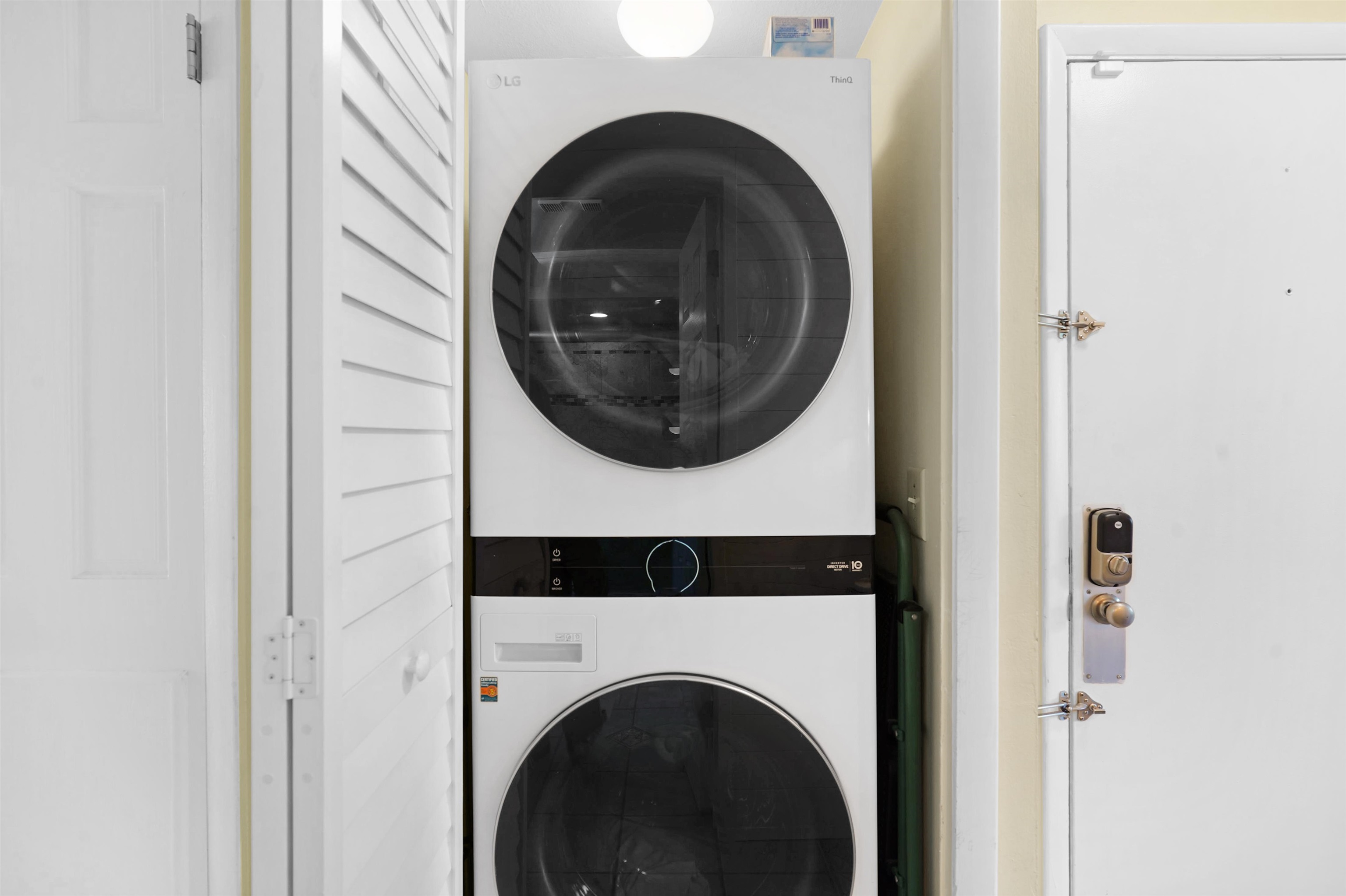 Image 23 of 34 For 57 Village Las Palmas Cir