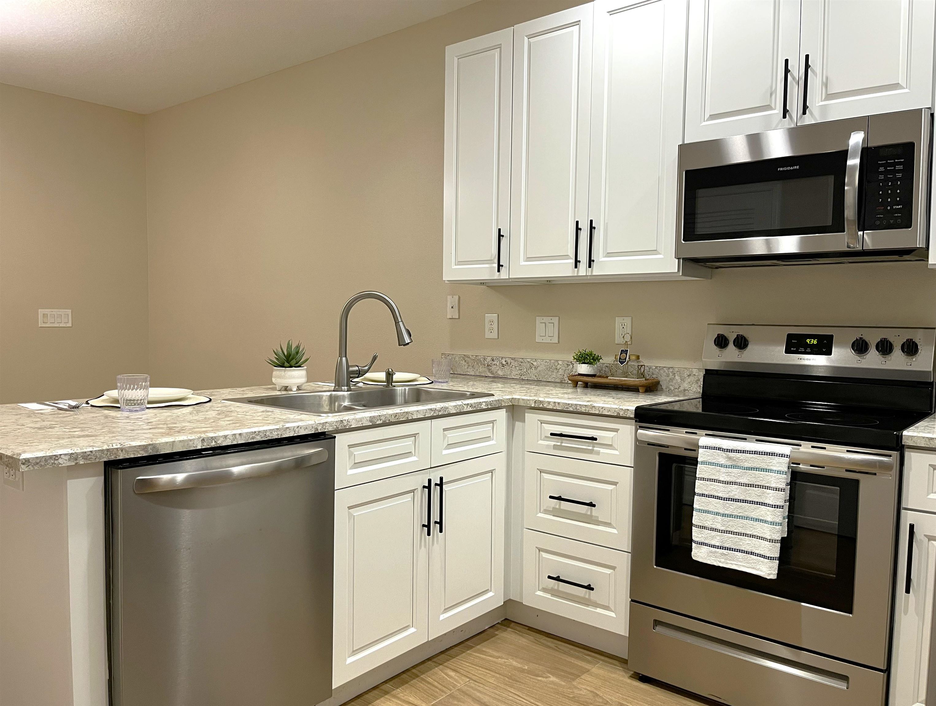 Image 2 of 8 For 613 Drake Bay Terr W