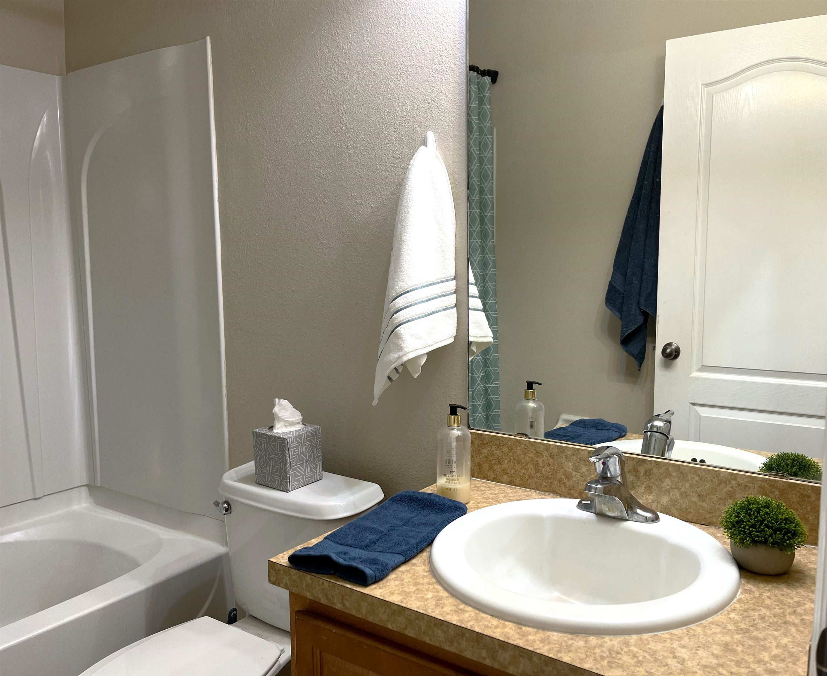 Image 6 of 8 For 613 Drake Bay Terr W