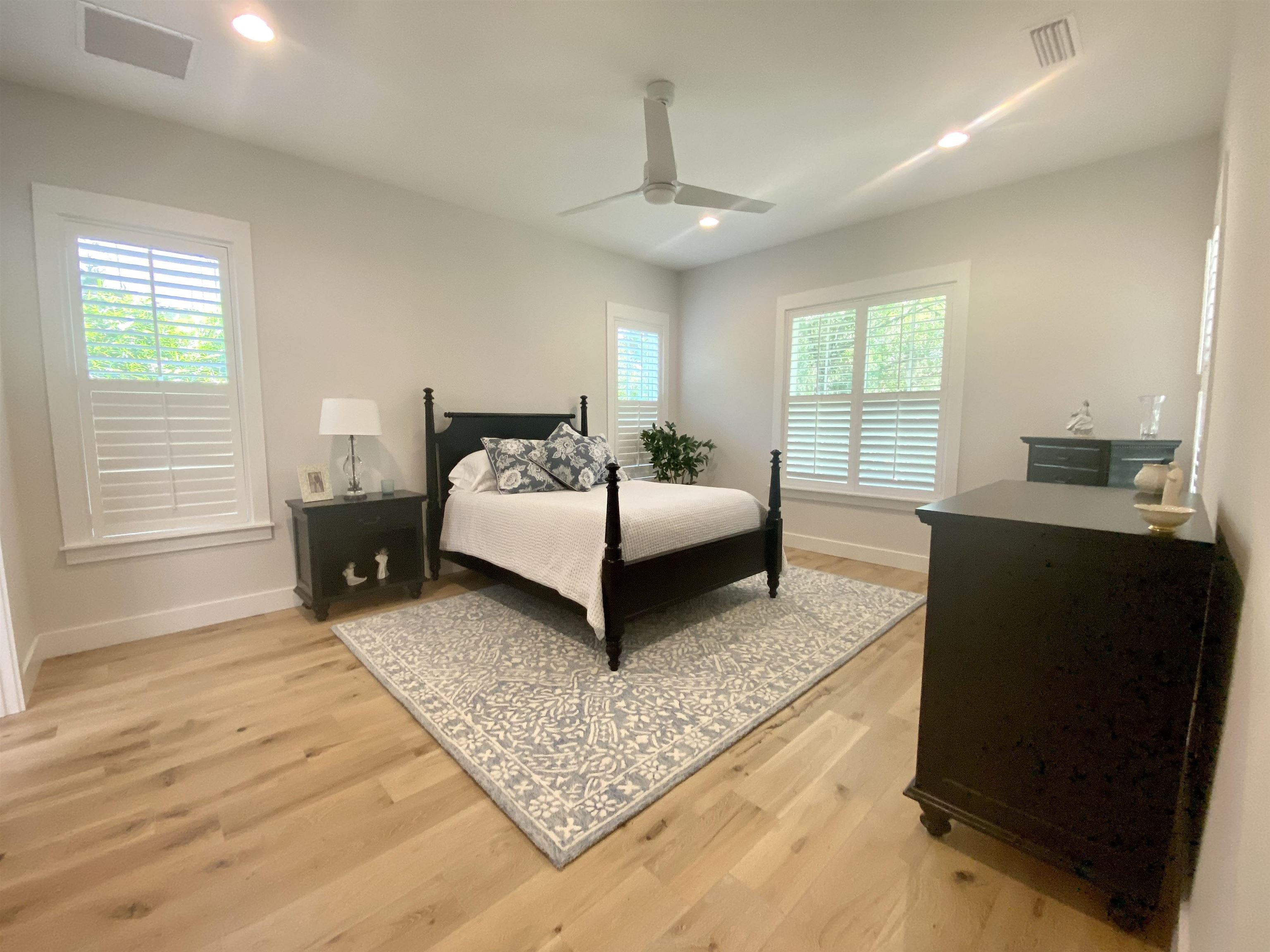 Image 20 of 63 For 196 Ridgeway Rd