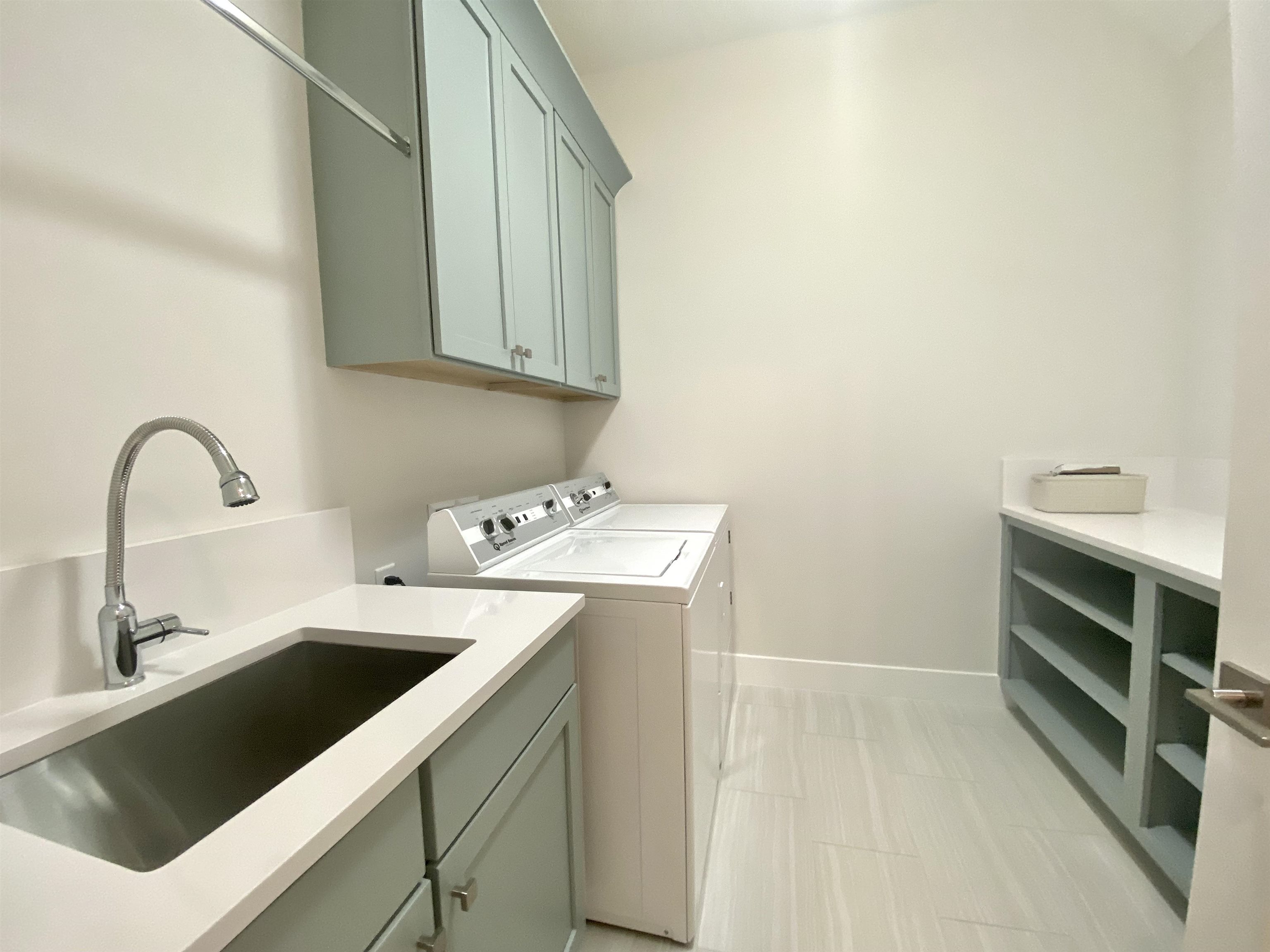 Image 28 of 63 For 196 Ridgeway Rd