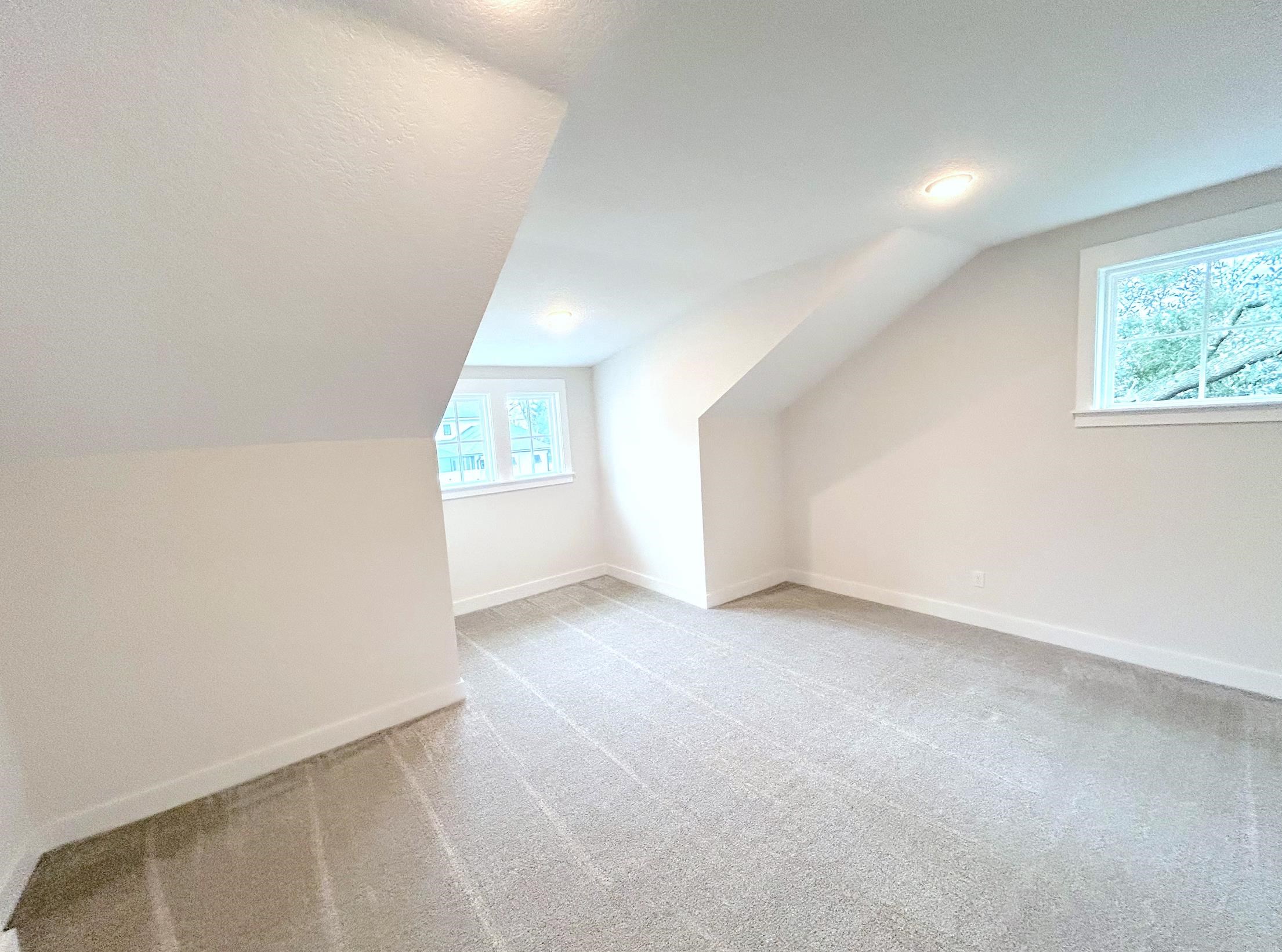 Image 42 of 63 For 196 Ridgeway Rd