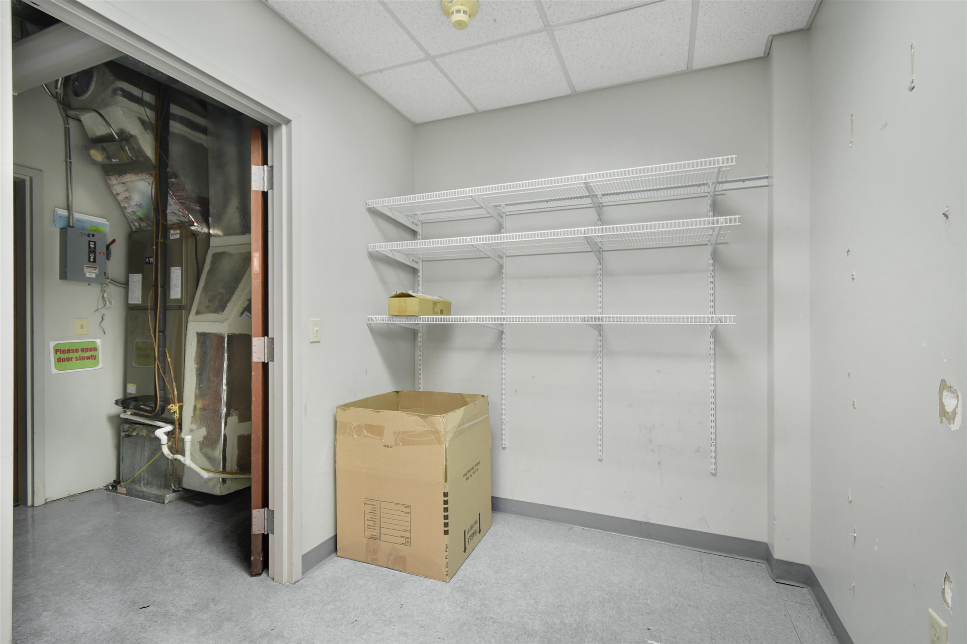 Image 23 of 83 For 9512 Sunbeam Center Dr