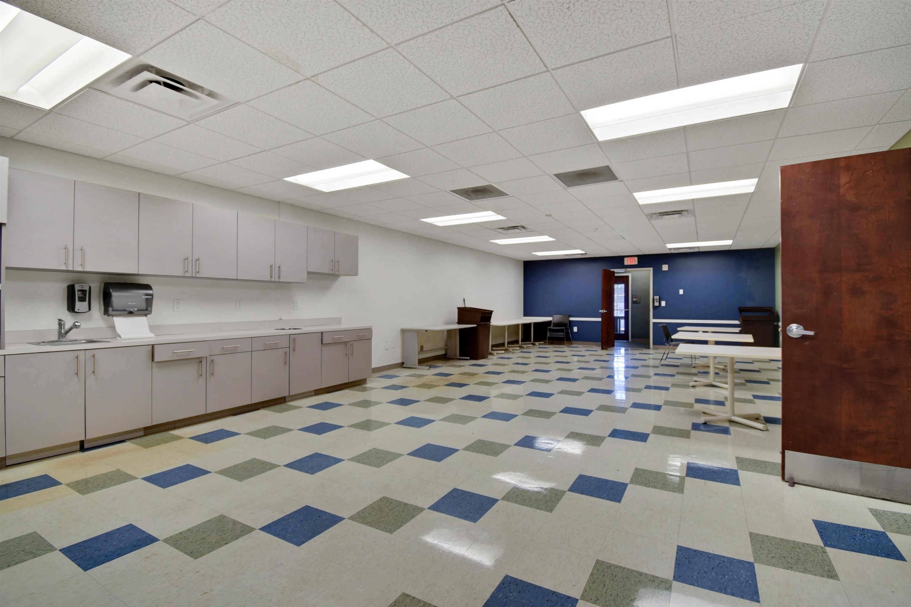 Image 38 of 83 For 9512 Sunbeam Center Dr