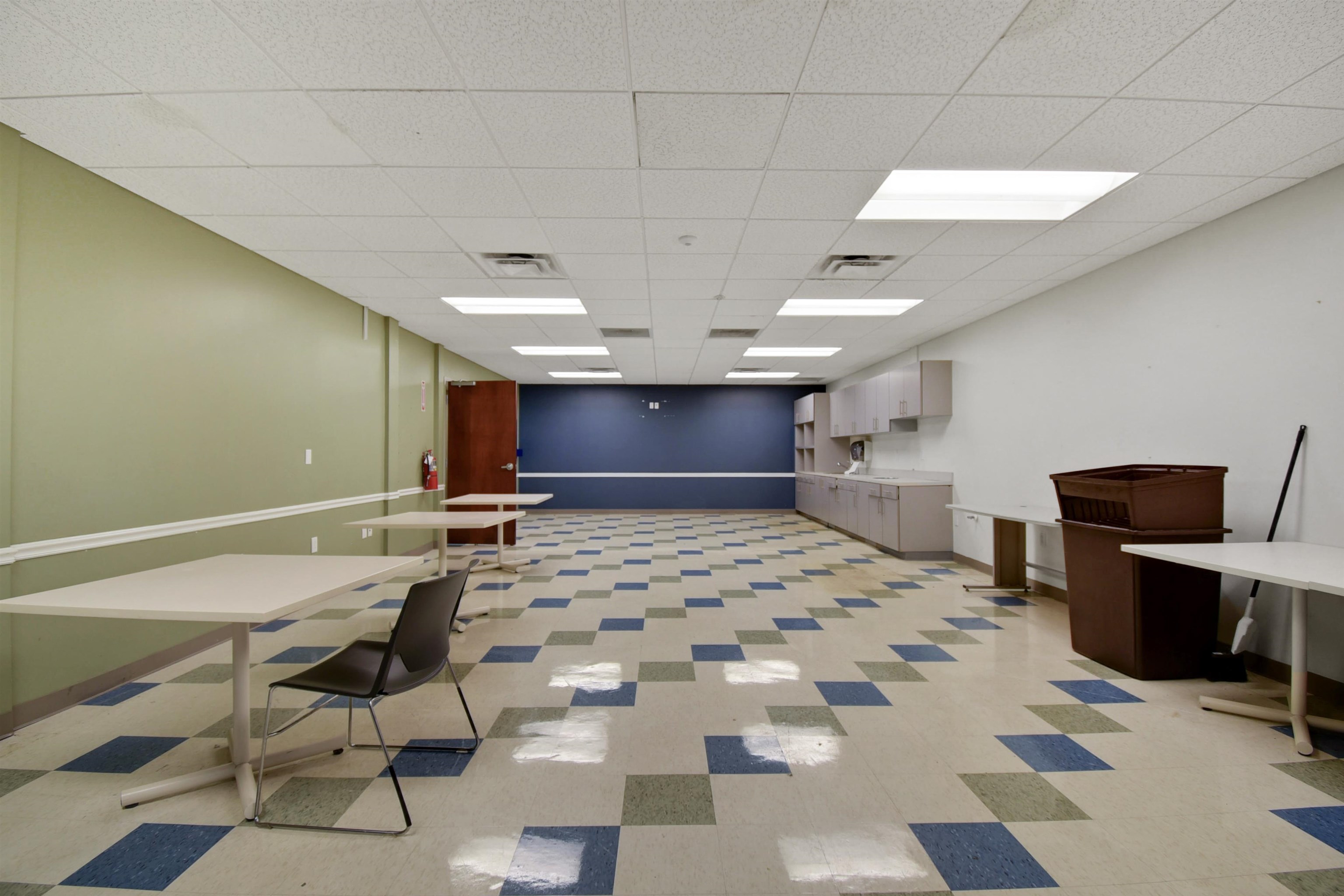 Image 39 of 83 For 9512 Sunbeam Center Dr