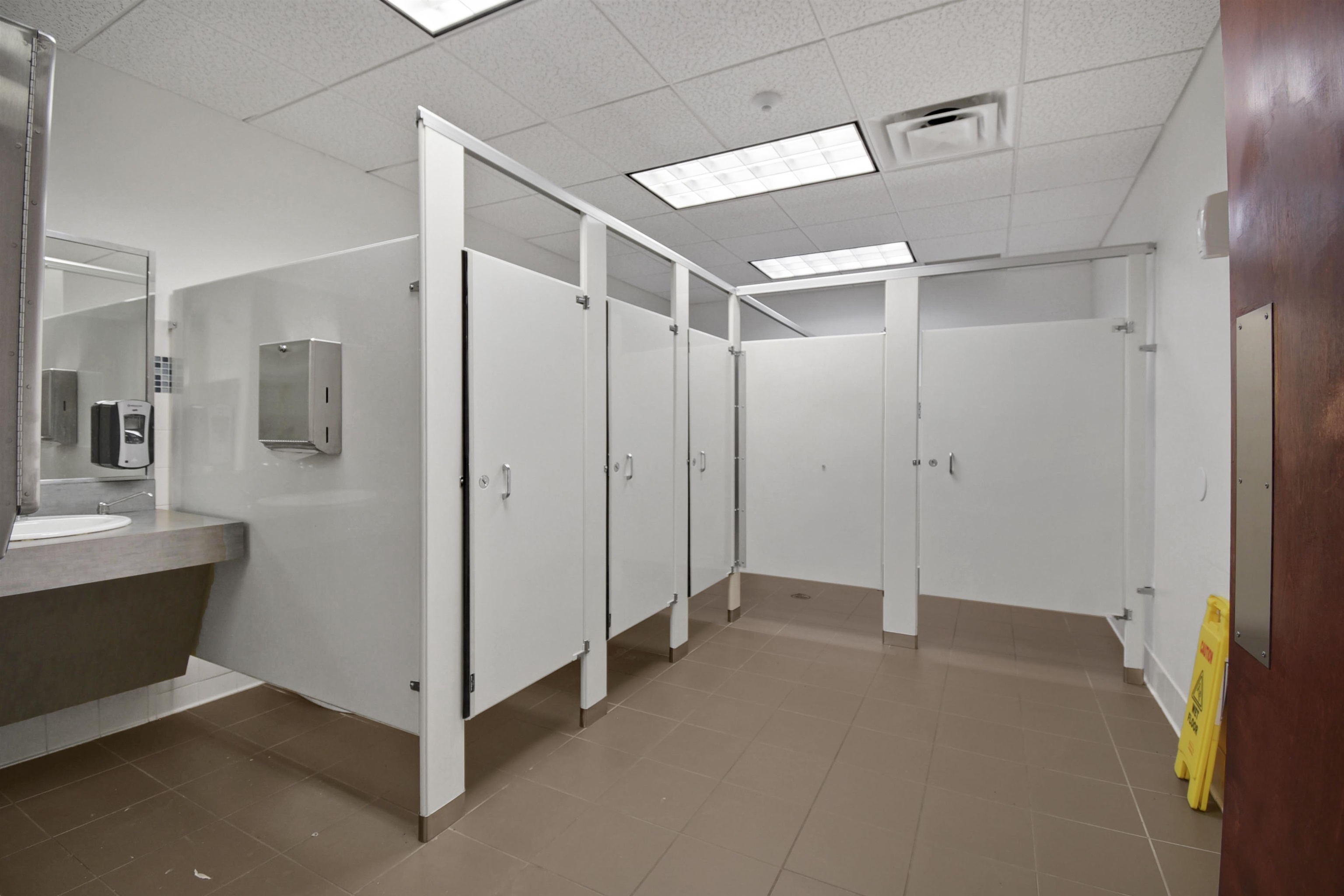 Image 44 of 83 For 9512 Sunbeam Center Dr