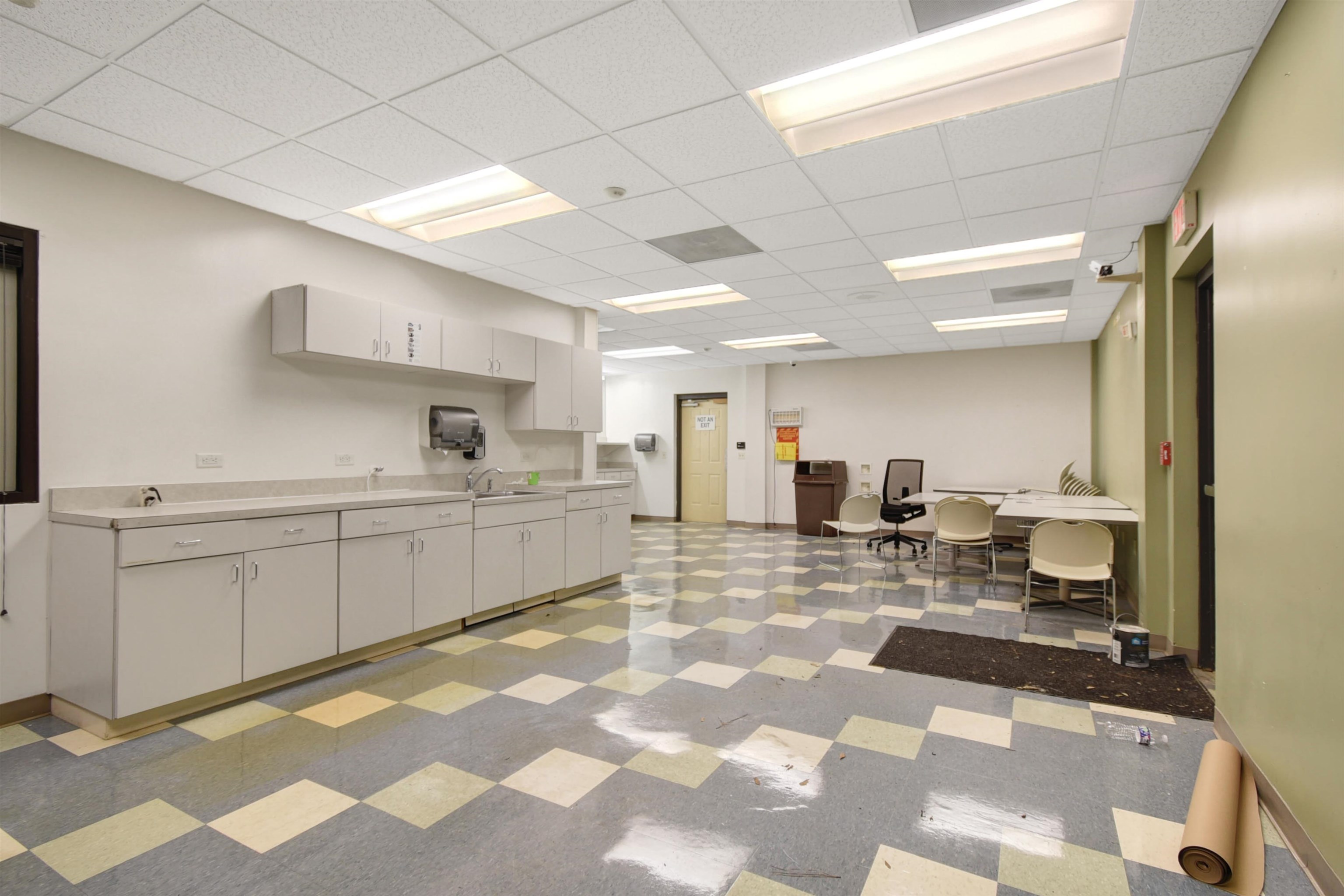 Image 5 of 83 For 9512 Sunbeam Center Dr