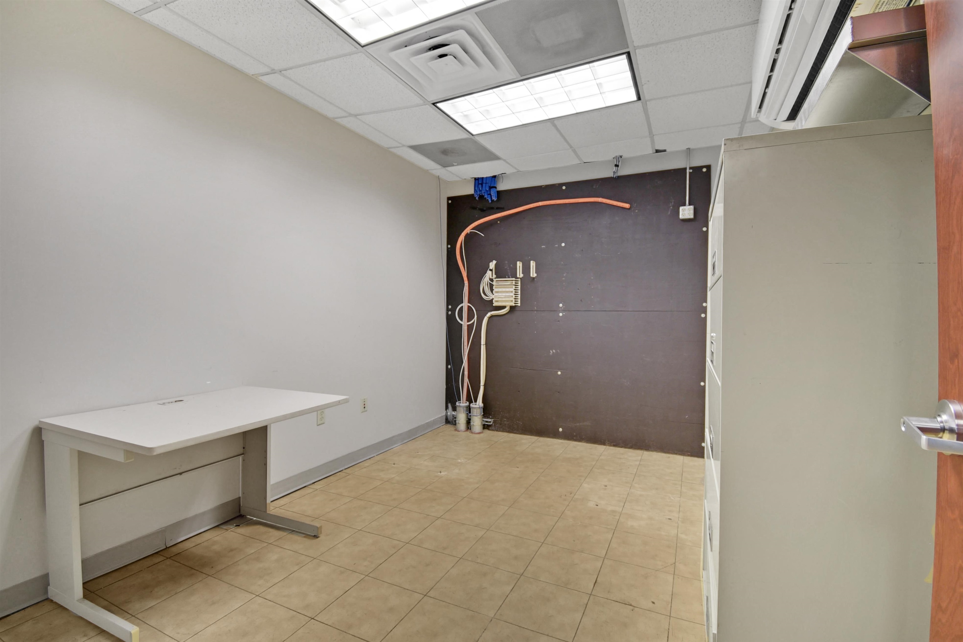 Image 54 of 83 For 9512 Sunbeam Center Dr