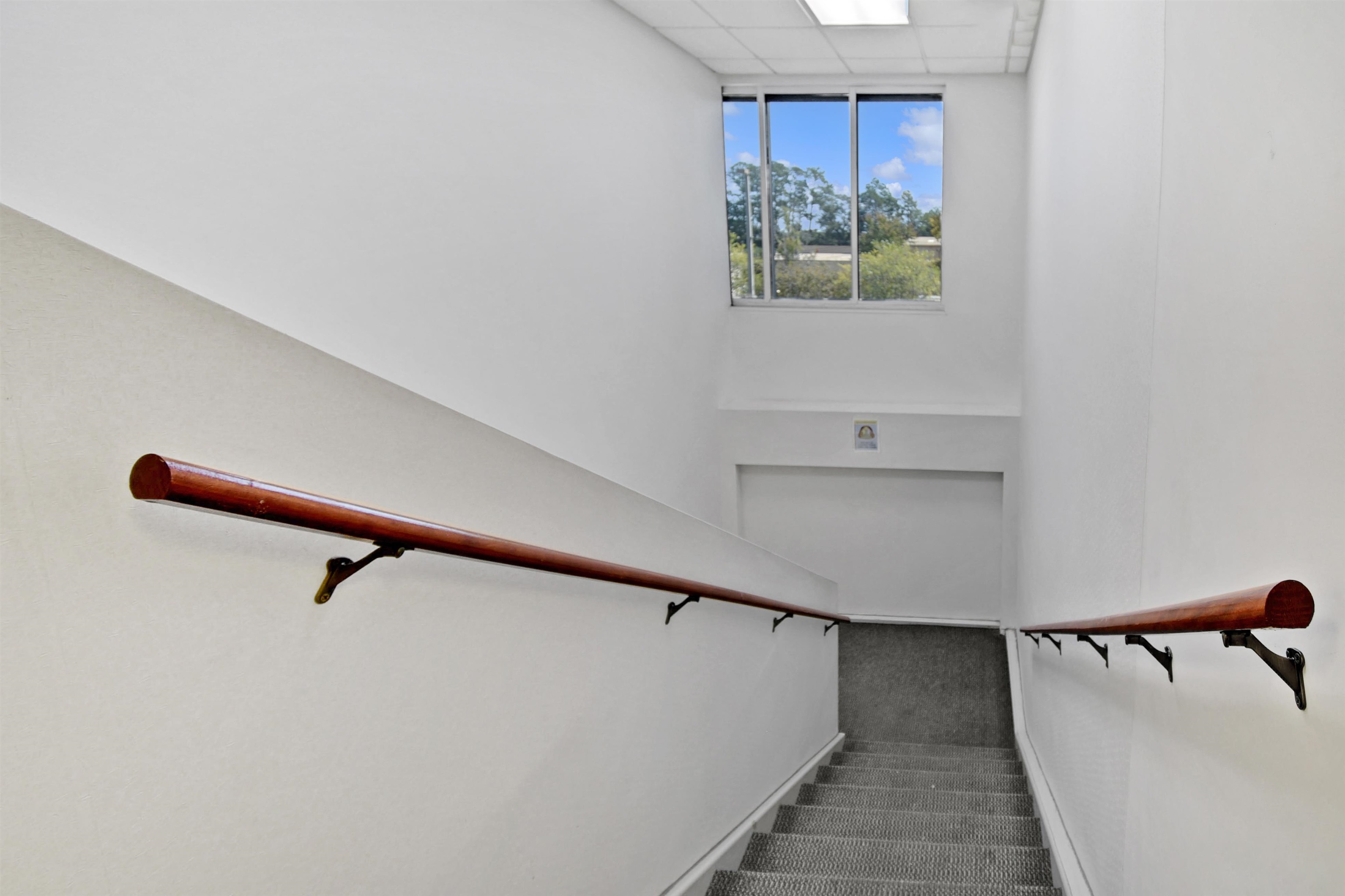 Image 62 of 83 For 9512 Sunbeam Center Dr