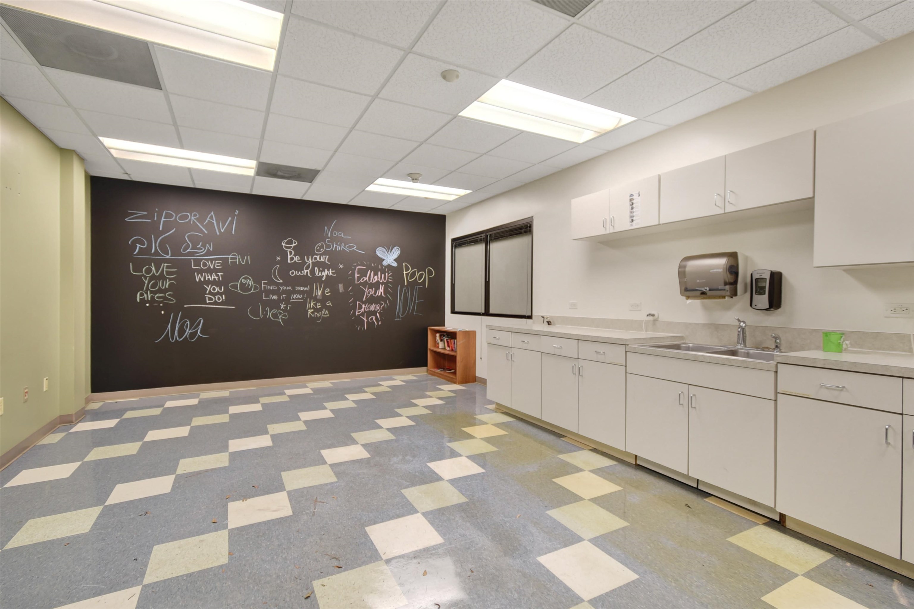 Image 8 of 83 For 9512 Sunbeam Center Dr