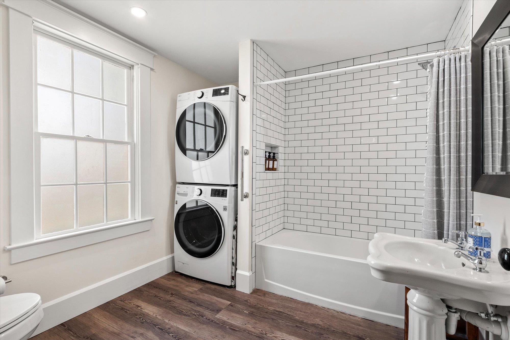 Image 19 of 75 For 16 Locust St