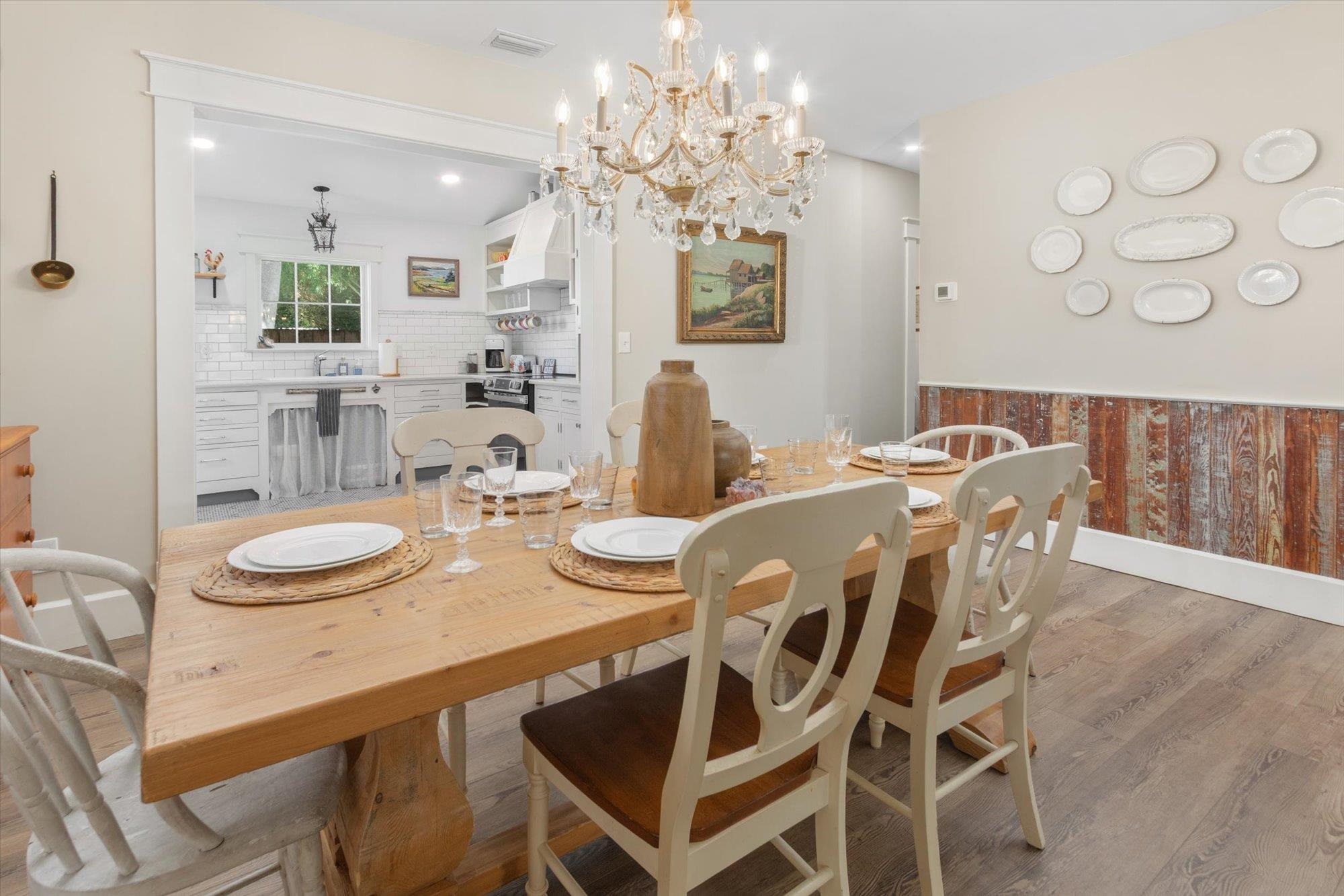 Image 24 of 75 For 16 Locust St