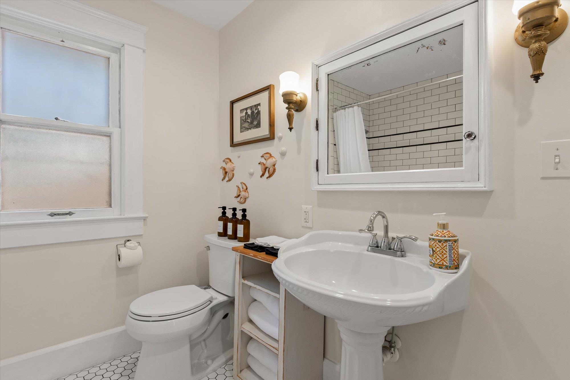 Image 56 of 75 For 16 Locust St