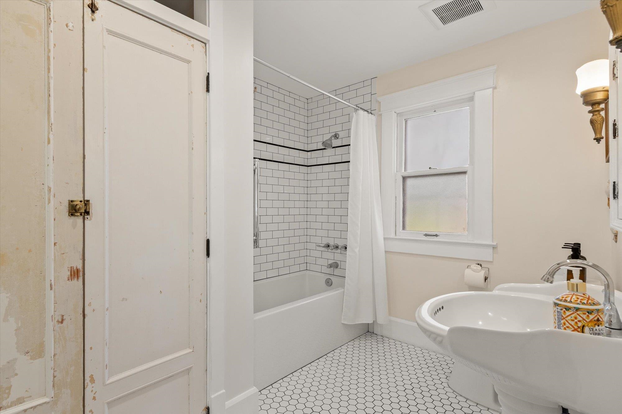 Image 57 of 75 For 16 Locust St