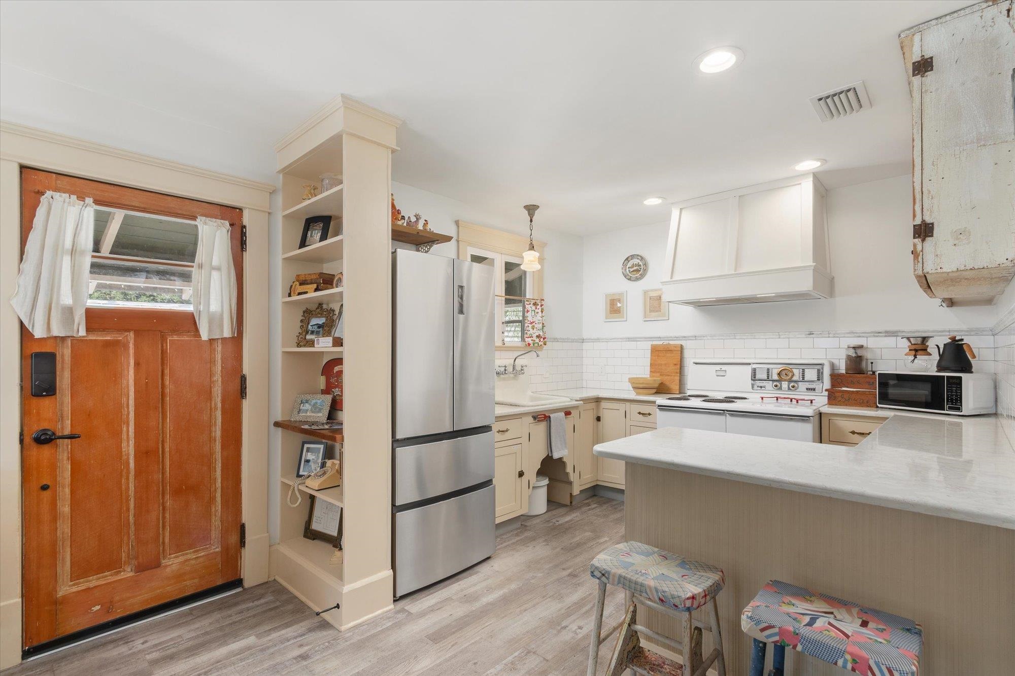 Image 61 of 75 For 16 Locust St