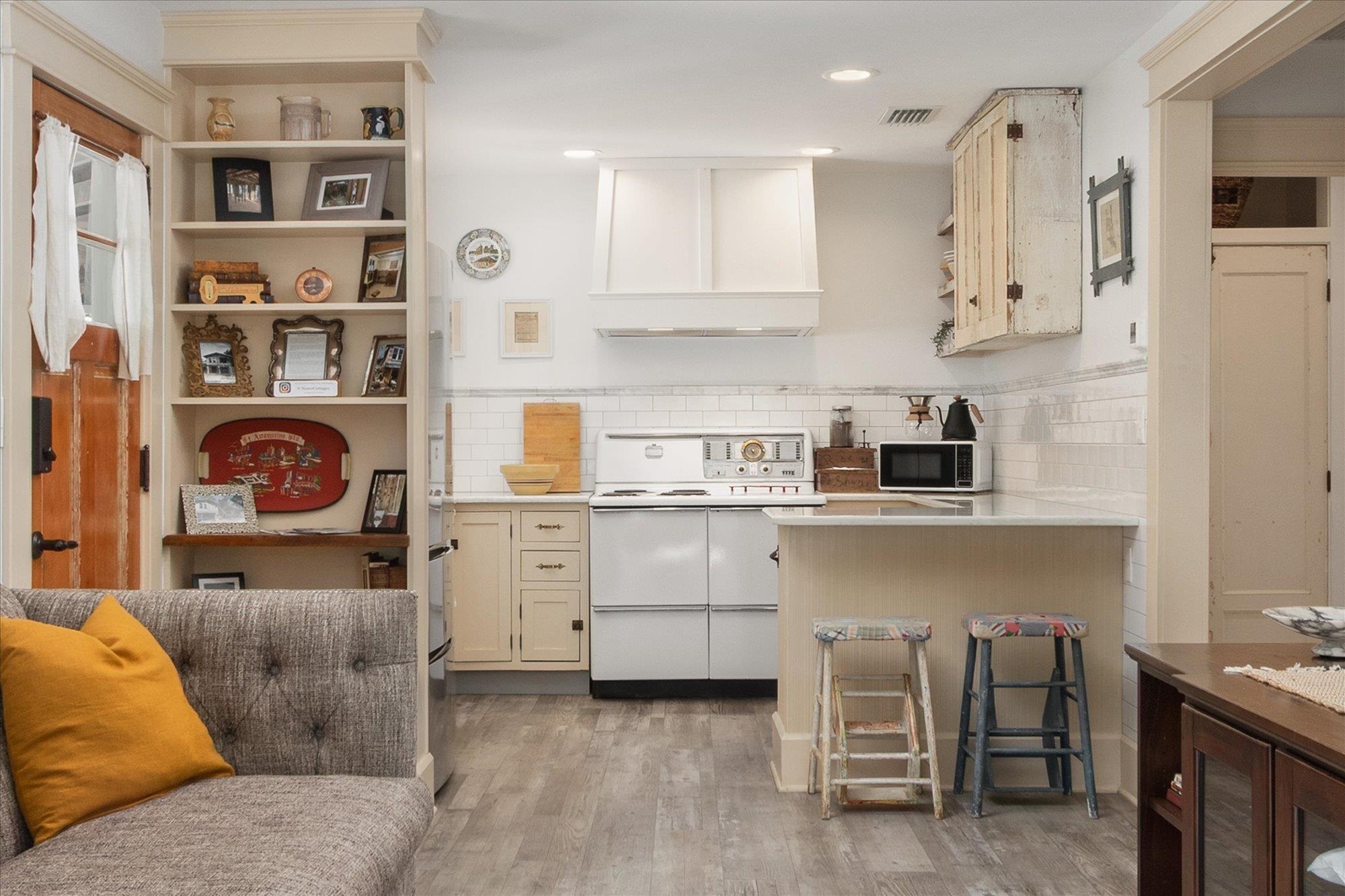 Image 64 of 75 For 16 Locust St